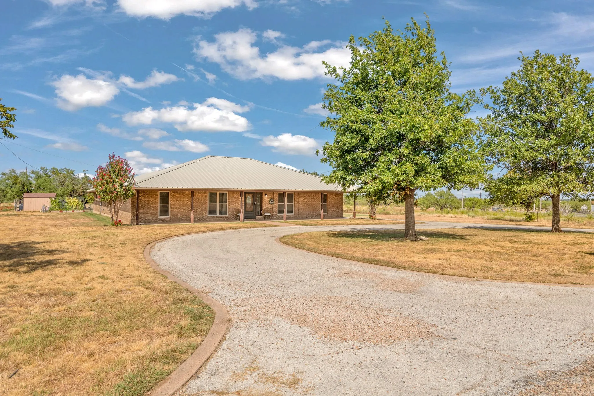 Single Family Residence For Sale in Taylor County , 112 Bar B Trail, Abilene, Texas 79602, 4 Bedroom, 2 Bathroom, 2 Garage spaces, 2,709 Sqft, built in 1976, mls#21387962, Real Estate Agent in Abilene, Homes For Sale in Taylor county, Homes For Sale in Abilene, Realtor in Abilene Texas, Real Estate Brokerage Independent Realty Texas, Luminita Cordes Realtor