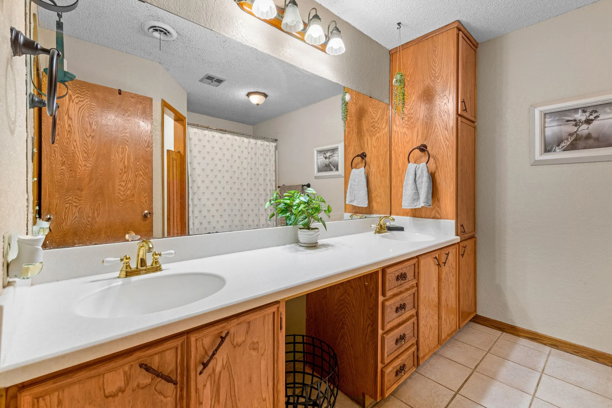 Single Family Residence For Sale in Taylor County , 112 Bar B Trail, Abilene, Texas 79602, 4 Bedroom, 2 Bathroom, 2 Garage spaces, 2,709 Sqft, built in 1976, mls#21387962, Real Estate Agent in Abilene, Homes For Sale in Taylor county, Homes For Sale in Abilene, Realtor in Abilene Texas, Real Estate Brokerage Independent Realty Texas, Luminita Cordes Realtor