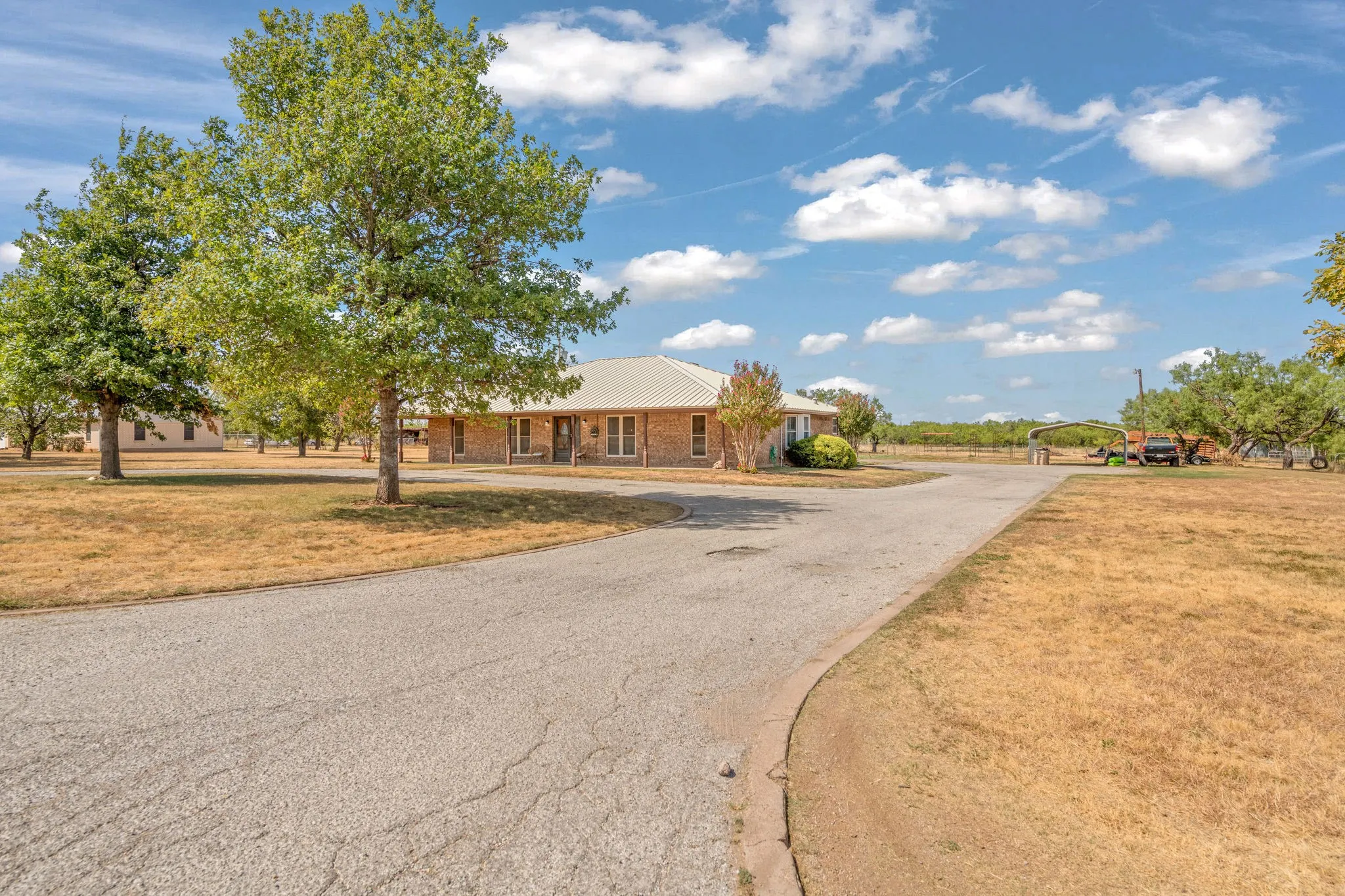 Single Family Residence For Sale in Taylor County , 112 Bar B Trail, Abilene, Texas 79602, 4 Bedroom, 2 Bathroom, 2 Garage spaces, 2,709 Sqft, built in 1976, mls#21387962, Real Estate Agent in Abilene, Homes For Sale in Taylor county, Homes For Sale in Abilene, Realtor in Abilene Texas, Real Estate Brokerage Independent Realty Texas, Luminita Cordes Realtor