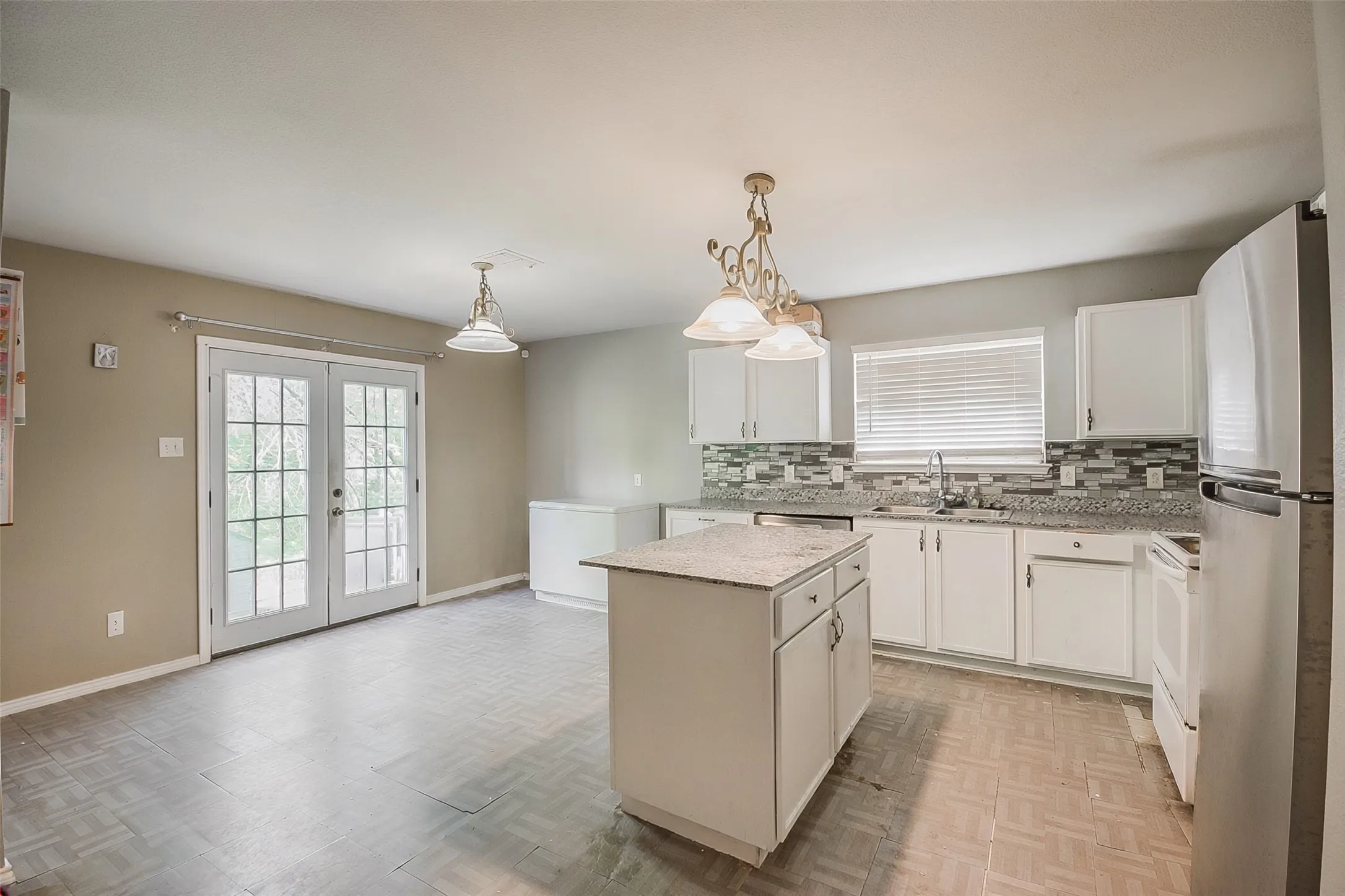 Single Family Residence For Sale in Grayson County , 1505 Timberline Court, Sherman, Texas 75092, 4 Bedroom, 3 Bathroom, 2 Garage spaces, 2,883 Sqft, built in 2001, mls#21387909, Real Estate Agent in Sherman, Homes For Sale in Grayson county, Homes For Sale in Sherman, Realtor in Sherman Texas, Real Estate Brokerage Independent Realty Texas, Luminita Cordes Realtor