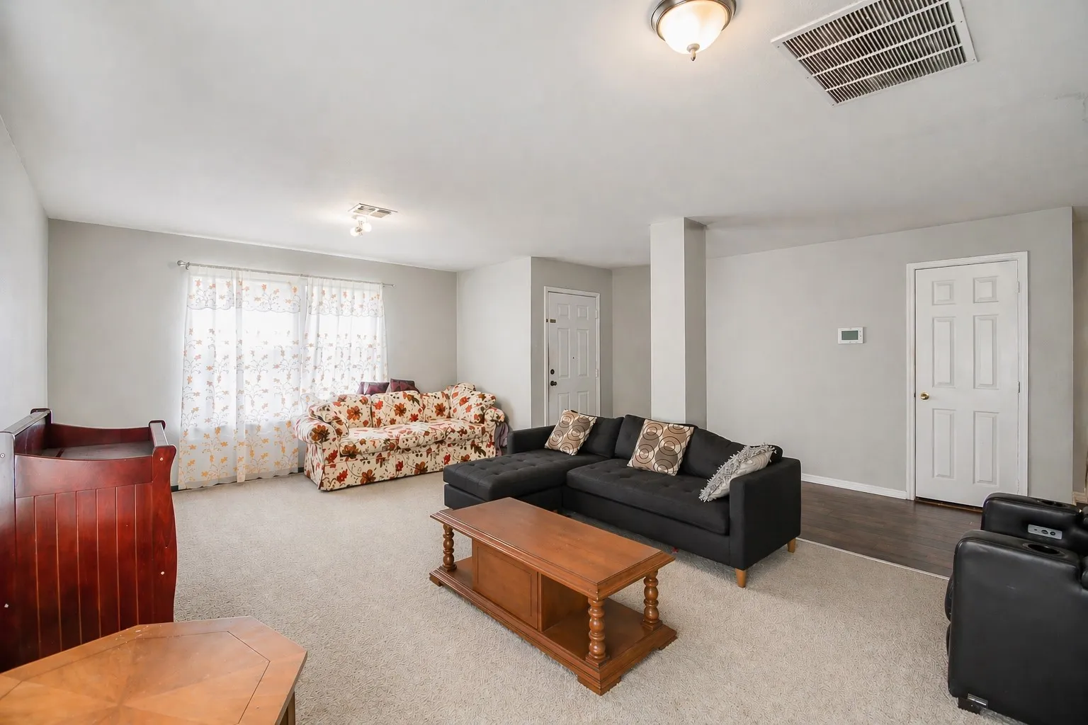 Single Family Residence For Sale in Grayson County , 1505 Timberline Court, Sherman, Texas 75092, 4 Bedroom, 3 Bathroom, 2 Garage spaces, 2,883 Sqft, built in 2001, mls#21387909, Real Estate Agent in Sherman, Homes For Sale in Grayson county, Homes For Sale in Sherman, Realtor in Sherman Texas, Real Estate Brokerage Independent Realty Texas, Luminita Cordes Realtor