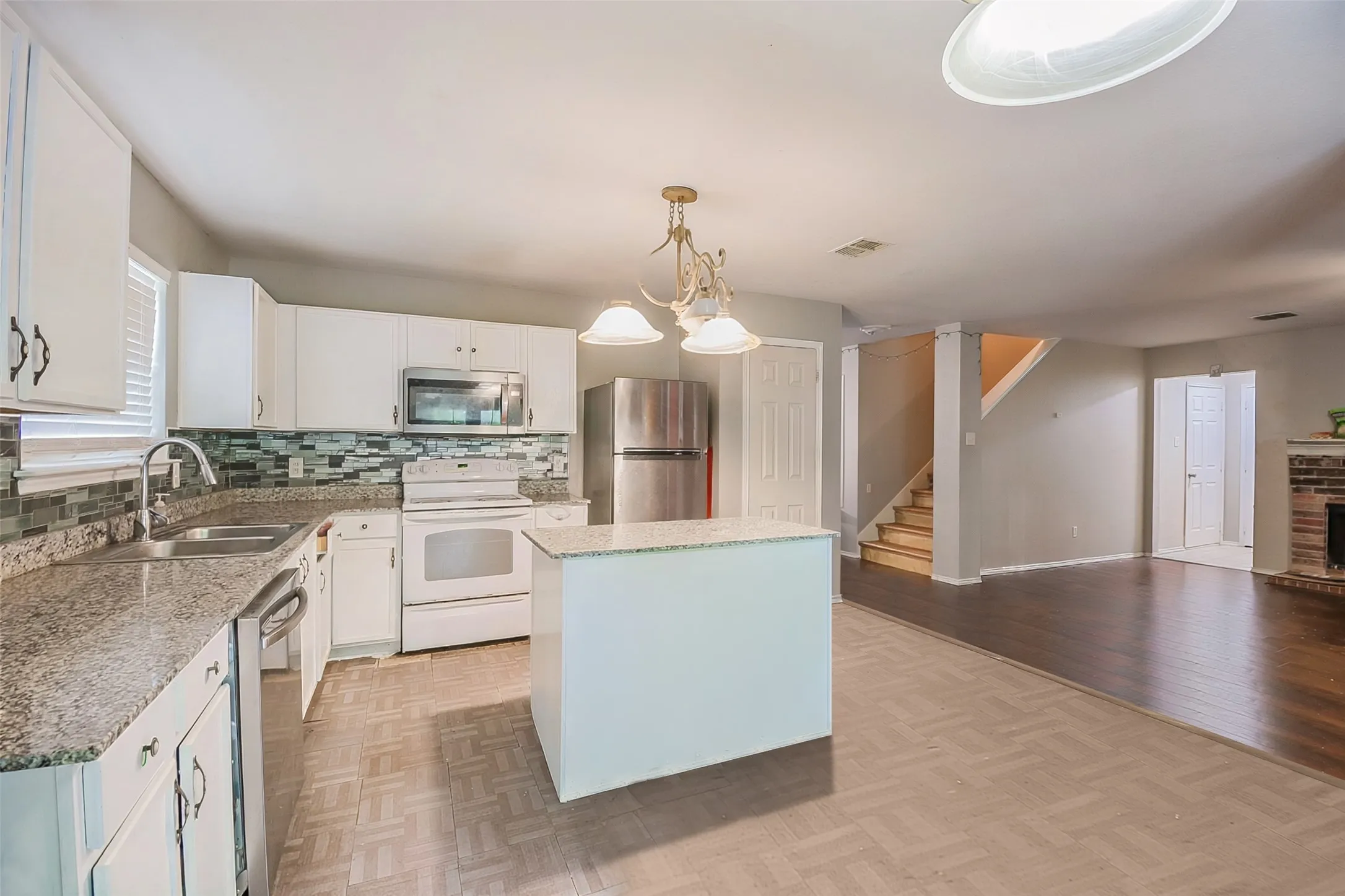 Single Family Residence For Sale in Grayson County , 1505 Timberline Court, Sherman, Texas 75092, 4 Bedroom, 3 Bathroom, 2 Garage spaces, 2,883 Sqft, built in 2001, mls#21387909, Real Estate Agent in Sherman, Homes For Sale in Grayson county, Homes For Sale in Sherman, Realtor in Sherman Texas, Real Estate Brokerage Independent Realty Texas, Luminita Cordes Realtor