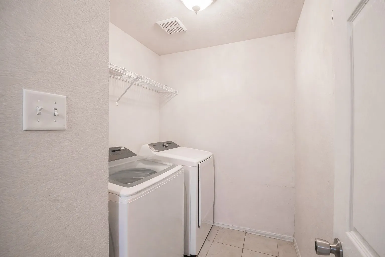 Single Family Residence For Sale in Grayson County , 1505 Timberline Court, Sherman, Texas 75092, 4 Bedroom, 3 Bathroom, 2 Garage spaces, 2,883 Sqft, built in 2001, mls#21387909, Real Estate Agent in Sherman, Homes For Sale in Grayson county, Homes For Sale in Sherman, Realtor in Sherman Texas, Real Estate Brokerage Independent Realty Texas, Luminita Cordes Realtor
