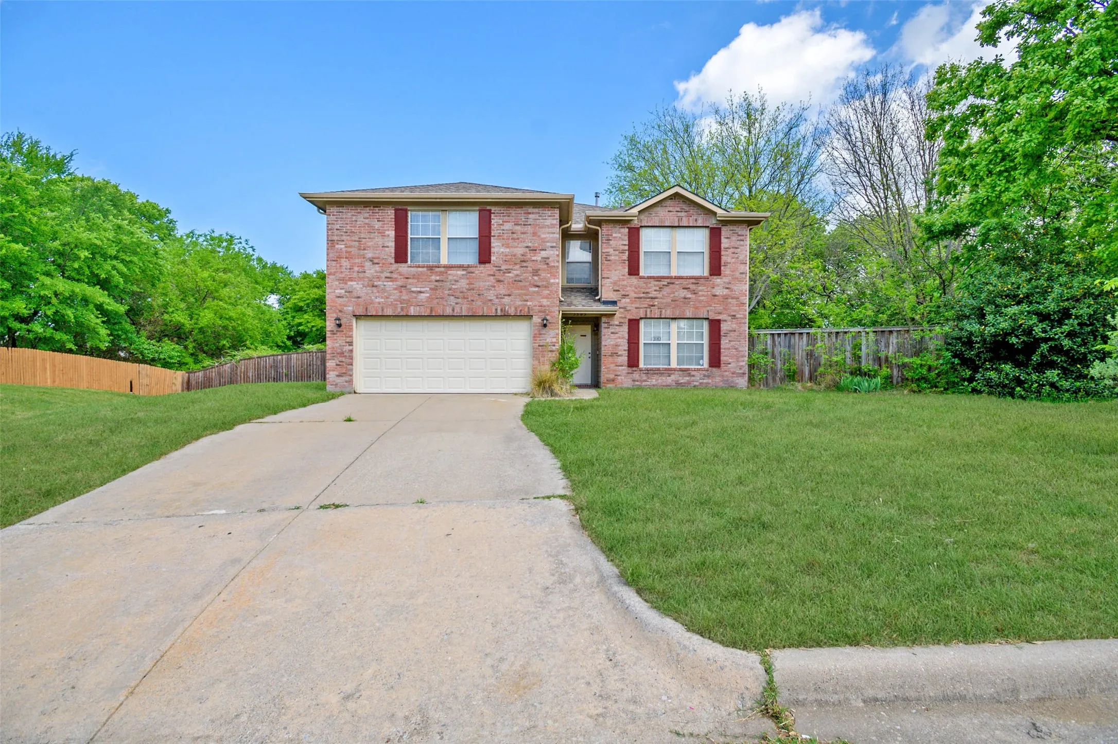 Single Family Residence For Sale in Grayson County , 1505 Timberline Court, Sherman, Texas 75092, 4 Bedroom, 3 Bathroom, 2 Garage spaces, 2,883 Sqft, built in 2001, mls#21387909, Real Estate Agent in Sherman, Homes For Sale in Grayson county, Homes For Sale in Sherman, Realtor in Sherman Texas, Real Estate Brokerage Independent Realty Texas, Luminita Cordes Realtor