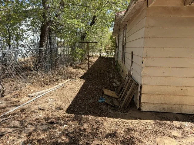 Single Family Residence For Sale in Jack County , 602 Peterson Drive, Jacksboro, Texas 76458, 3 Bedroom, 1 Bathroom, Garage spaces, 920 Sqft, built in 1940, mls#21387964, Real Estate Agent in Jacksboro, Homes For Sale in Jack county, Homes For Sale in Jacksboro, Realtor in Jacksboro Texas, Real Estate Brokerage Independent Realty Texas, Luminita Cordes Realtor