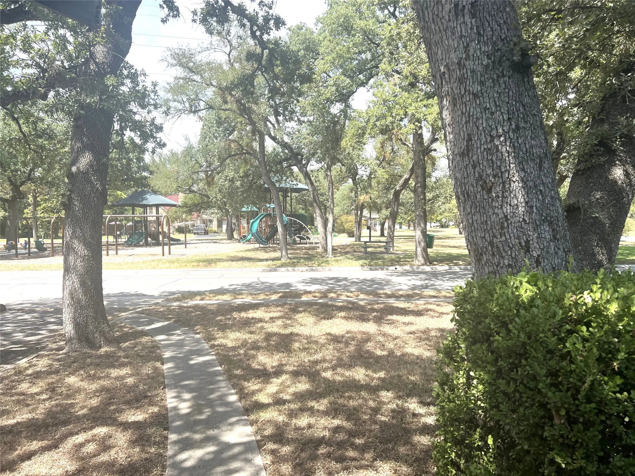 Single Family Residence For Sale in Tarrant County , 2336 Carnation Avenue, Fort Worth, Texas 76111, 2 Bedroom, 1 Bathroom, 1 Garage spaces, 1,039 Sqft, built in 1936, mls#21386246, Real Estate Agent in Fort Worth, Homes For Sale in Tarrant county, Homes For Sale in Fort Worth, Realtor in Fort Worth Texas, Real Estate Brokerage Independent Realty Texas, Luminita Cordes Realtor