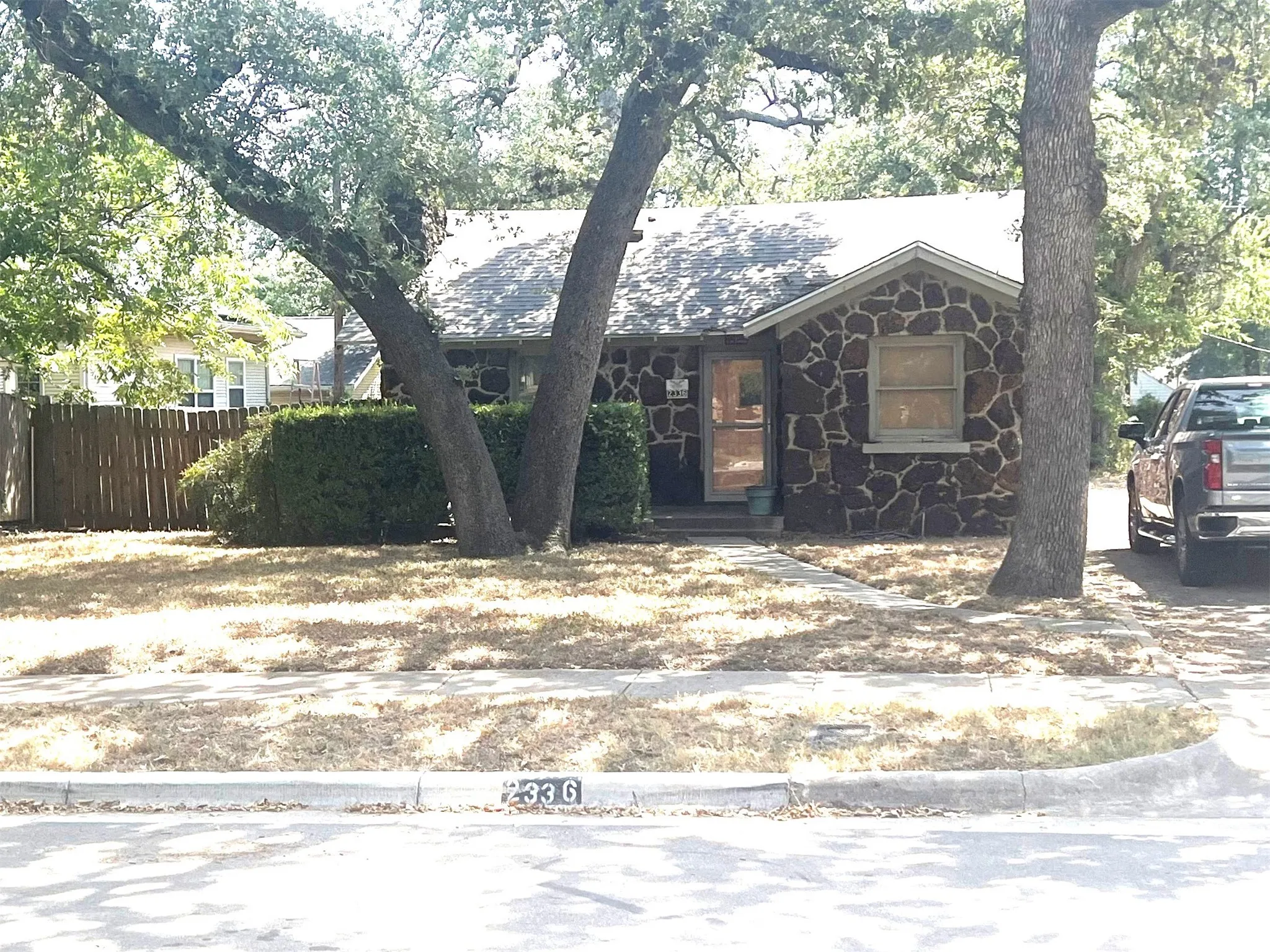 Single Family Residence For Sale in Tarrant County , 2336 Carnation Avenue, Fort Worth, Texas 76111, 2 Bedroom, 1 Bathroom, 1 Garage spaces, 1,039 Sqft, built in 1936, mls#21386246, Real Estate Agent in Fort Worth, Homes For Sale in Tarrant county, Homes For Sale in Fort Worth, Realtor in Fort Worth Texas, Real Estate Brokerage Independent Realty Texas, Luminita Cordes Realtor