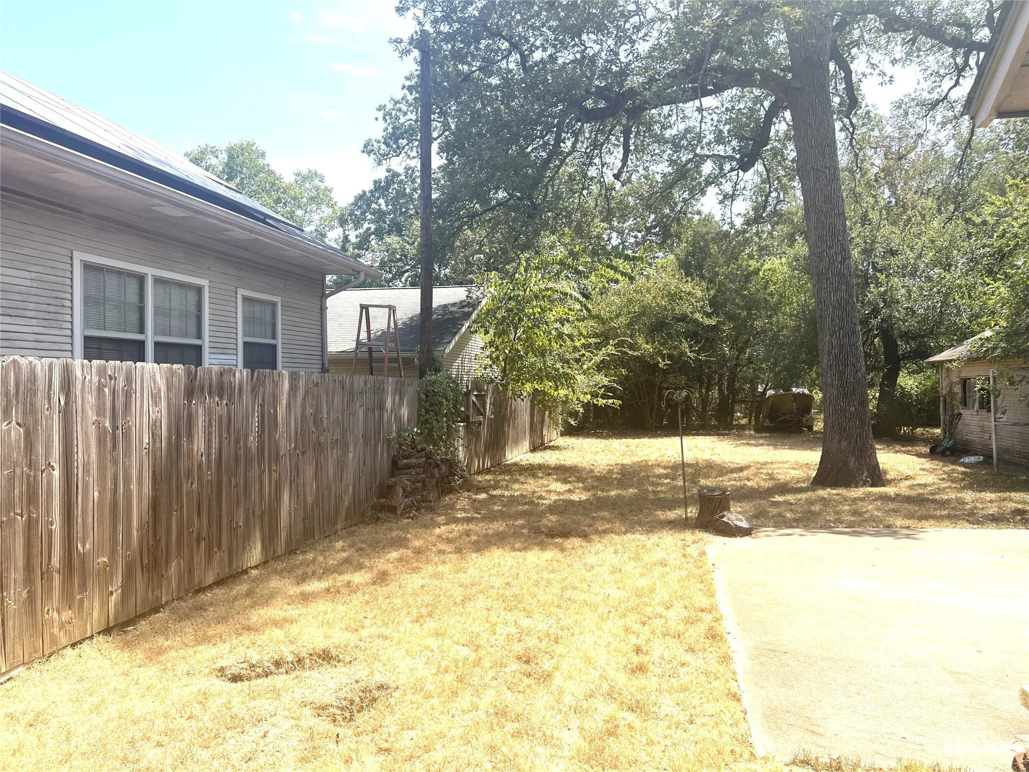 Single Family Residence For Sale in Tarrant County , 2336 Carnation Avenue, Fort Worth, Texas 76111, 2 Bedroom, 1 Bathroom, 1 Garage spaces, 1,039 Sqft, built in 1936, mls#21386246, Real Estate Agent in Fort Worth, Homes For Sale in Tarrant county, Homes For Sale in Fort Worth, Realtor in Fort Worth Texas, Real Estate Brokerage Independent Realty Texas, Luminita Cordes Realtor
