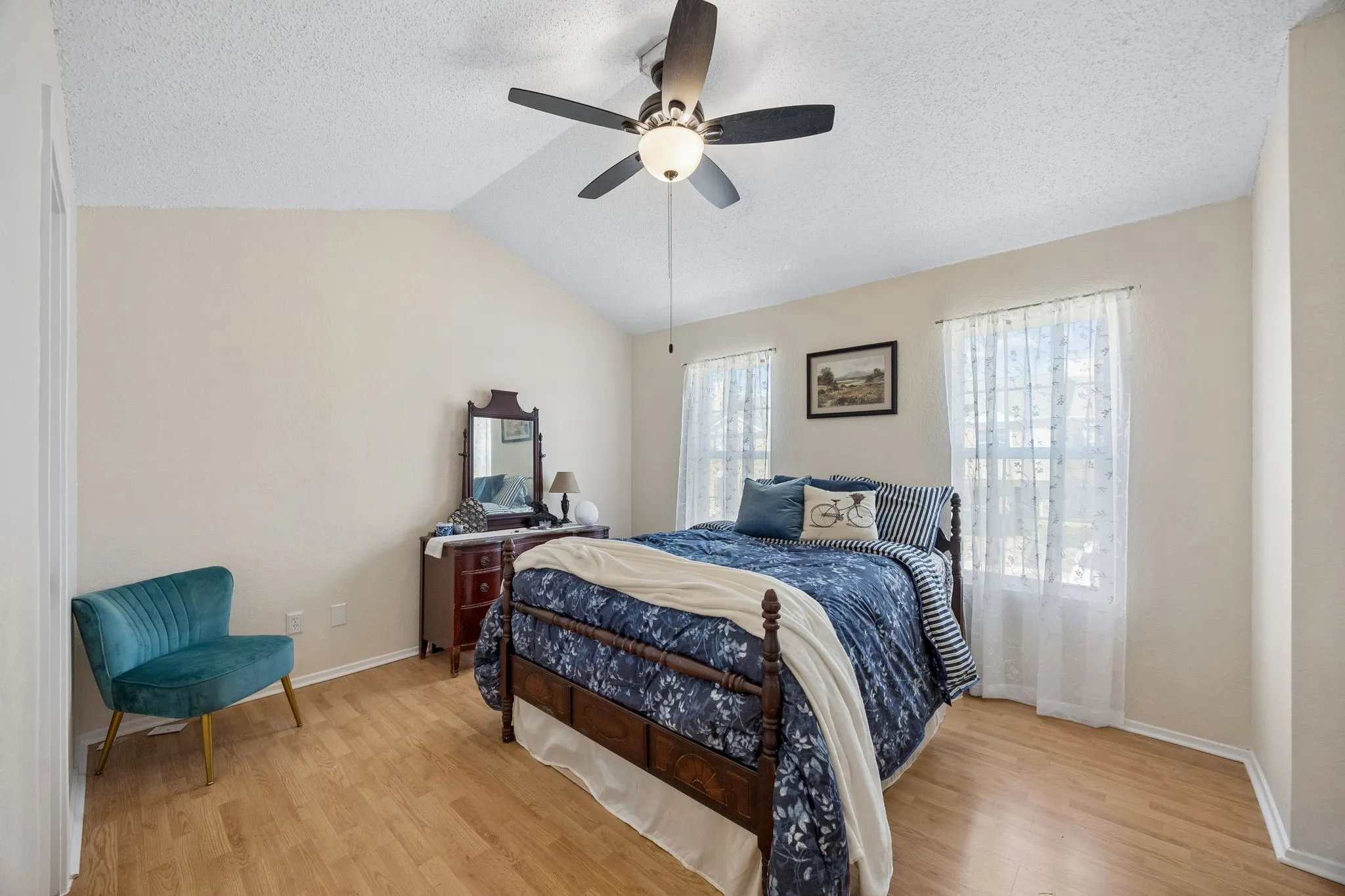 Condominium For Sale in Collin County , 2500 E Park Boulevard P5, Plano, Texas 75074, 2 Bedroom, 2 Bathroom, Garage spaces, 990 Sqft, built in 1985, mls#21387889, Real Estate Agent in Plano, Homes For Sale in Collin county, Homes For Sale in Plano, Realtor in Plano Texas, Real Estate Brokerage Independent Realty Texas, Luminita Cordes Realtor