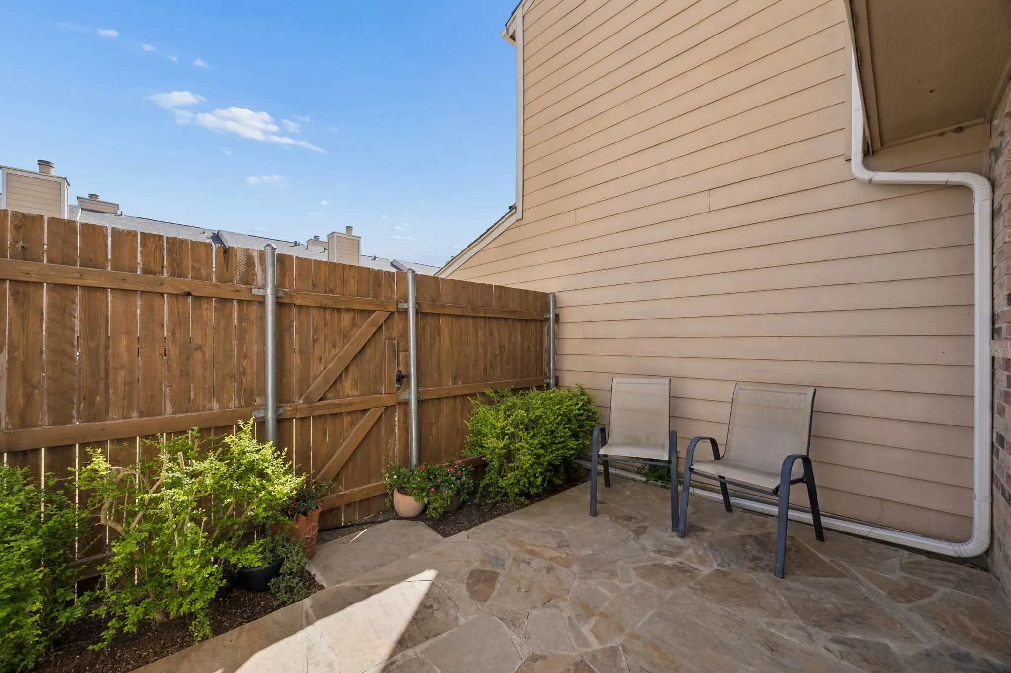 Condominium For Sale in Collin County , 2500 E Park Boulevard P5, Plano, Texas 75074, 2 Bedroom, 2 Bathroom, Garage spaces, 990 Sqft, built in 1985, mls#21387889, Real Estate Agent in Plano, Homes For Sale in Collin county, Homes For Sale in Plano, Realtor in Plano Texas, Real Estate Brokerage Independent Realty Texas, Luminita Cordes Realtor