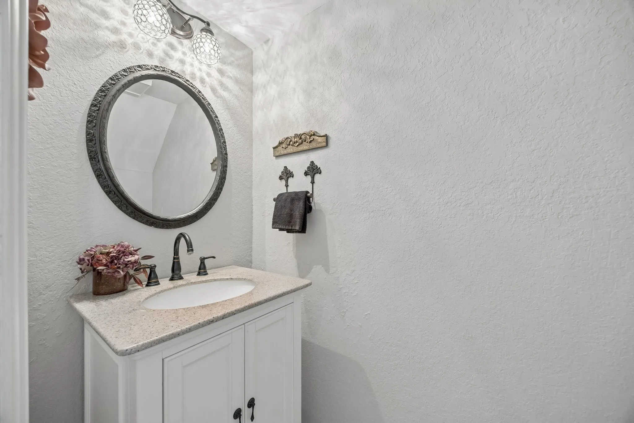 Condominium For Sale in Collin County , 2500 E Park Boulevard P5, Plano, Texas 75074, 2 Bedroom, 2 Bathroom, Garage spaces, 990 Sqft, built in 1985, mls#21387889, Real Estate Agent in Plano, Homes For Sale in Collin county, Homes For Sale in Plano, Realtor in Plano Texas, Real Estate Brokerage Independent Realty Texas, Luminita Cordes Realtor