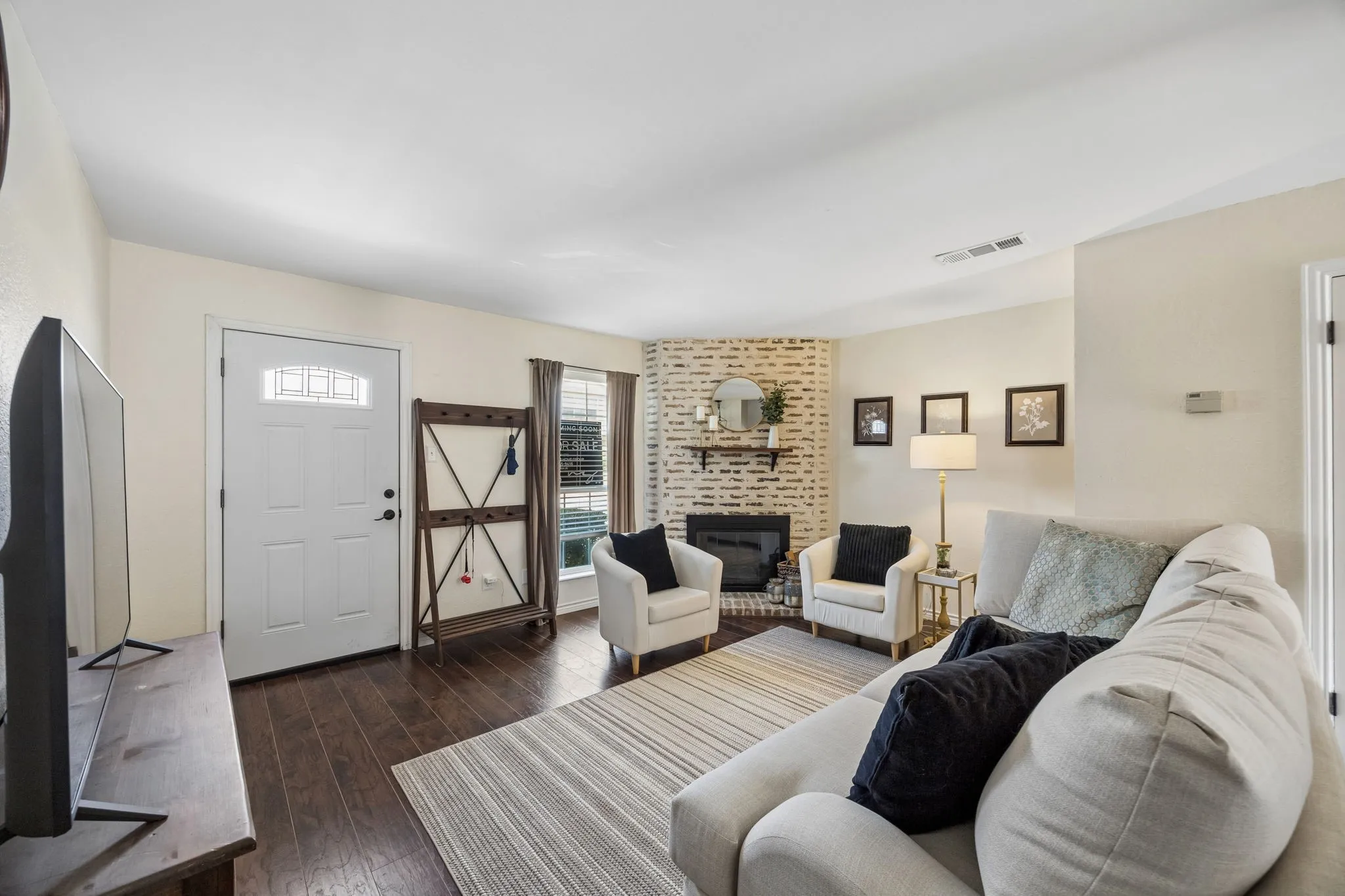 Condominium For Sale in Collin County , 2500 E Park Boulevard P5, Plano, Texas 75074, 2 Bedroom, 2 Bathroom, Garage spaces, 990 Sqft, built in 1985, mls#21387889, Real Estate Agent in Plano, Homes For Sale in Collin county, Homes For Sale in Plano, Realtor in Plano Texas, Real Estate Brokerage Independent Realty Texas, Luminita Cordes Realtor