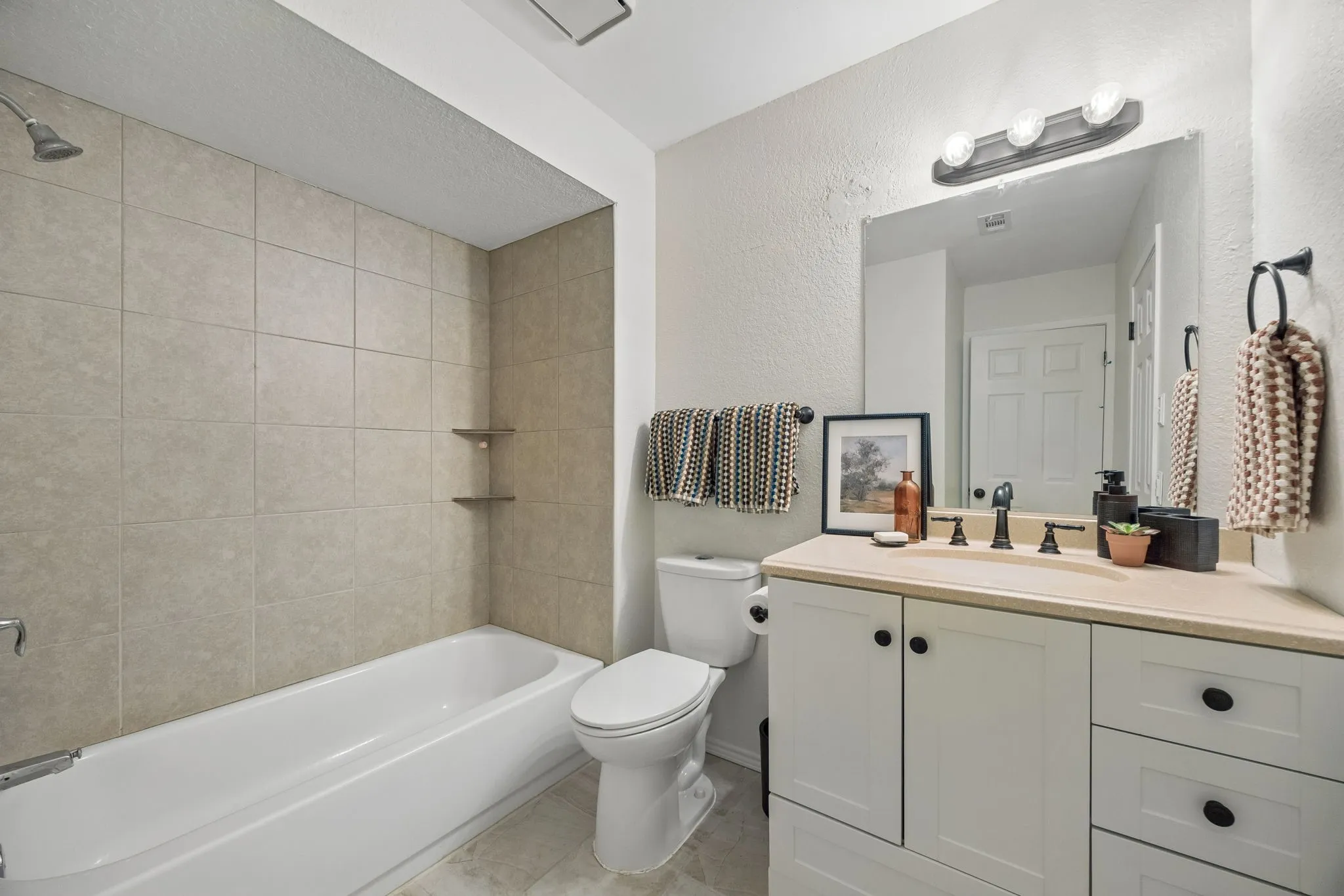 Condominium For Sale in Collin County , 2500 E Park Boulevard P5, Plano, Texas 75074, 2 Bedroom, 2 Bathroom, Garage spaces, 990 Sqft, built in 1985, mls#21387889, Real Estate Agent in Plano, Homes For Sale in Collin county, Homes For Sale in Plano, Realtor in Plano Texas, Real Estate Brokerage Independent Realty Texas, Luminita Cordes Realtor