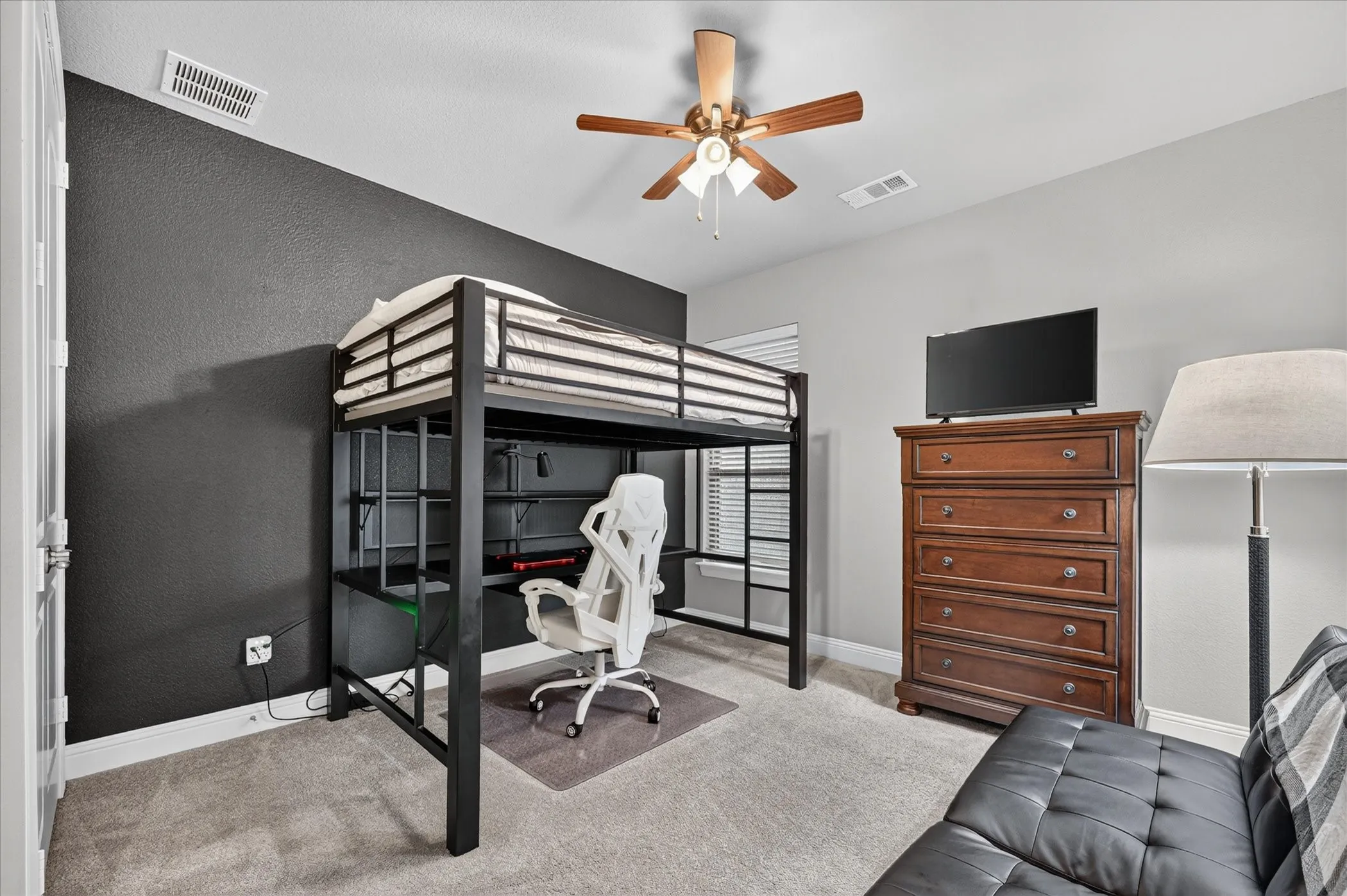 Single Family Residence For Sale in Denton County , 1812 Briscoe Drive, Lantana, Texas 76226, 4 Bedroom, 4 Bathroom, 2 Garage spaces, 3,240 Sqft, built in 2018, mls#21386861, Real Estate Agent in Lantana, Homes For Sale in Denton county, Homes For Sale in Lantana, Realtor in Lantana Texas, Real Estate Brokerage Independent Realty Texas, Luminita Cordes Realtor