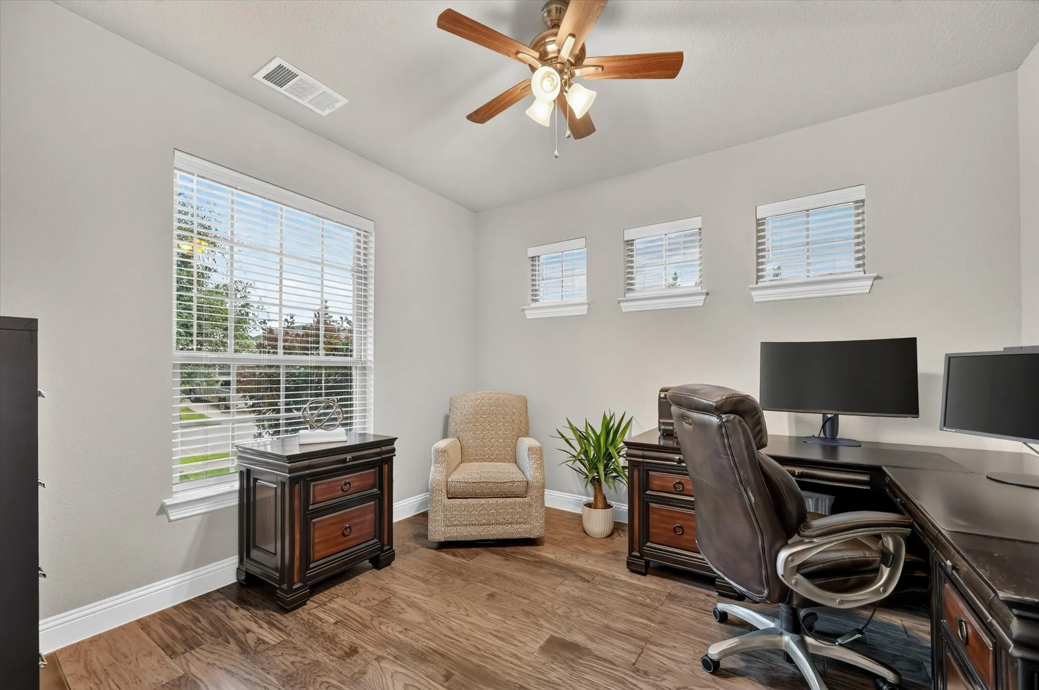 Single Family Residence For Sale in Denton County , 1812 Briscoe Drive, Lantana, Texas 76226, 4 Bedroom, 4 Bathroom, 2 Garage spaces, 3,240 Sqft, built in 2018, mls#21386861, Real Estate Agent in Lantana, Homes For Sale in Denton county, Homes For Sale in Lantana, Realtor in Lantana Texas, Real Estate Brokerage Independent Realty Texas, Luminita Cordes Realtor