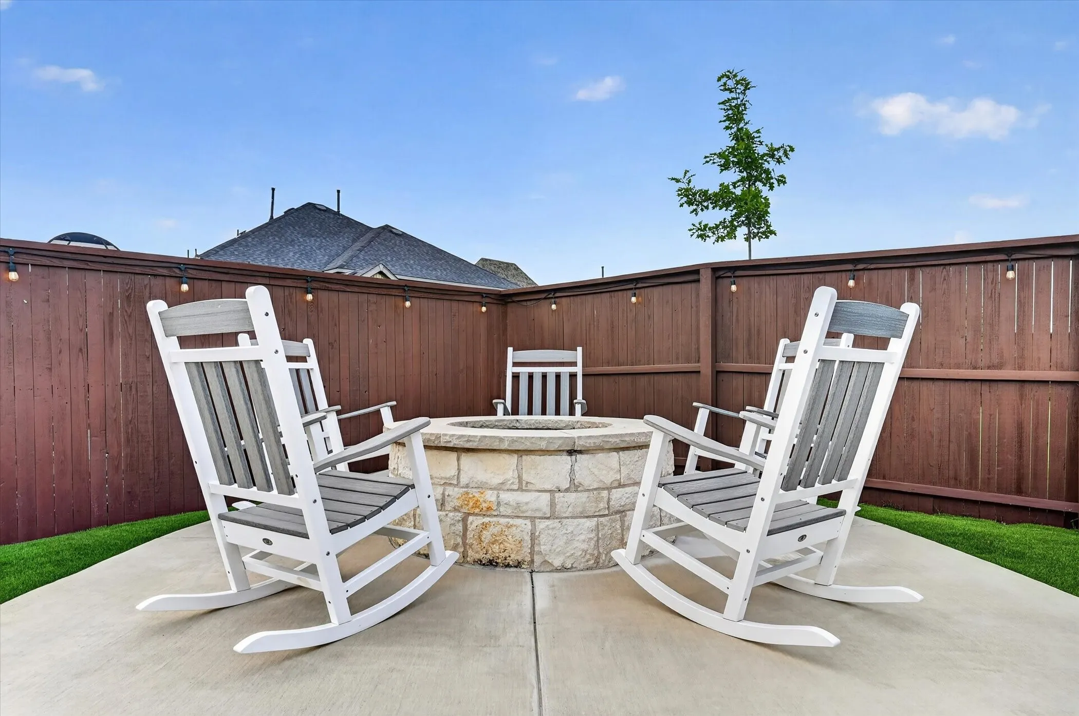 Single Family Residence For Sale in Denton County , 1812 Briscoe Drive, Lantana, Texas 76226, 4 Bedroom, 4 Bathroom, 2 Garage spaces, 3,240 Sqft, built in 2018, mls#21386861, Real Estate Agent in Lantana, Homes For Sale in Denton county, Homes For Sale in Lantana, Realtor in Lantana Texas, Real Estate Brokerage Independent Realty Texas, Luminita Cordes Realtor
