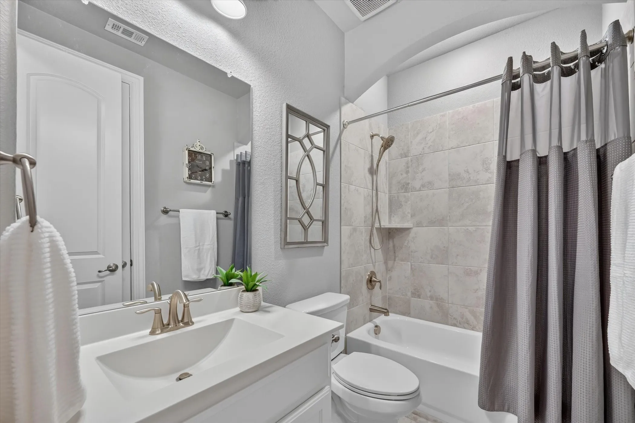 Single Family Residence For Sale in Denton County , 1812 Briscoe Drive, Lantana, Texas 76226, 4 Bedroom, 4 Bathroom, 2 Garage spaces, 3,240 Sqft, built in 2018, mls#21386861, Real Estate Agent in Lantana, Homes For Sale in Denton county, Homes For Sale in Lantana, Realtor in Lantana Texas, Real Estate Brokerage Independent Realty Texas, Luminita Cordes Realtor