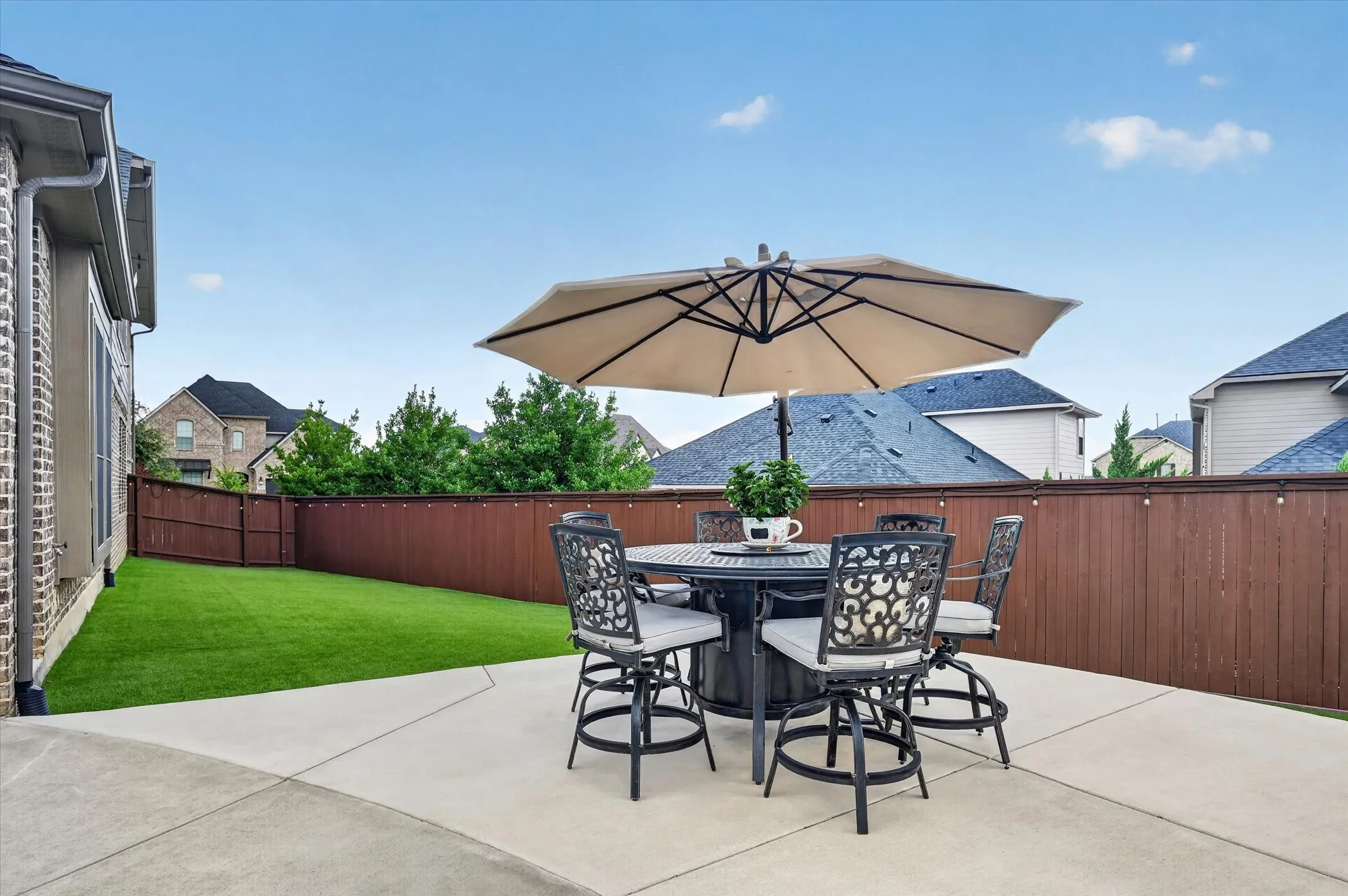 Single Family Residence For Sale in Denton County , 1812 Briscoe Drive, Lantana, Texas 76226, 4 Bedroom, 4 Bathroom, 2 Garage spaces, 3,240 Sqft, built in 2018, mls#21386861, Real Estate Agent in Lantana, Homes For Sale in Denton county, Homes For Sale in Lantana, Realtor in Lantana Texas, Real Estate Brokerage Independent Realty Texas, Luminita Cordes Realtor