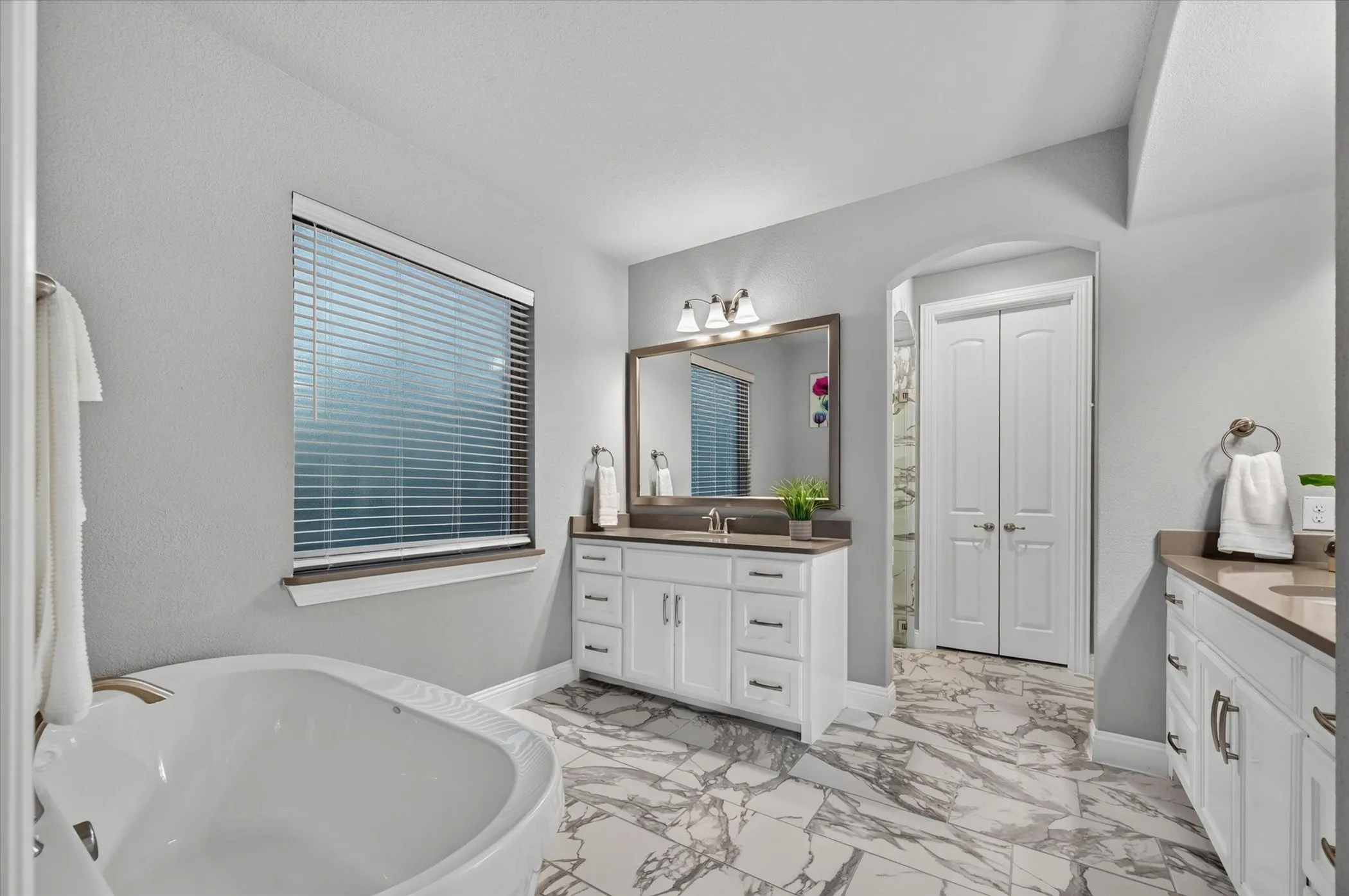 Single Family Residence For Sale in Denton County , 1812 Briscoe Drive, Lantana, Texas 76226, 4 Bedroom, 4 Bathroom, 2 Garage spaces, 3,240 Sqft, built in 2018, mls#21386861, Real Estate Agent in Lantana, Homes For Sale in Denton county, Homes For Sale in Lantana, Realtor in Lantana Texas, Real Estate Brokerage Independent Realty Texas, Luminita Cordes Realtor