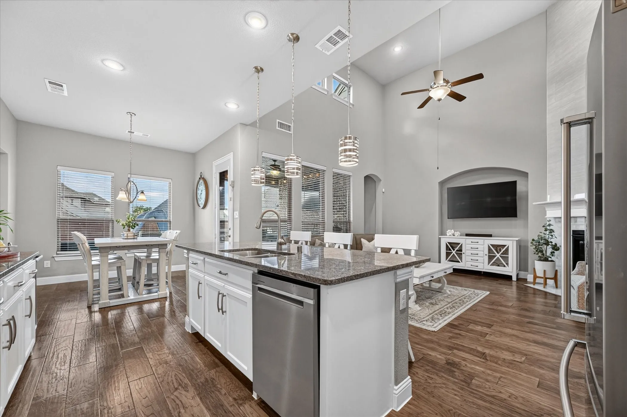 Single Family Residence For Sale in Denton County , 1812 Briscoe Drive, Lantana, Texas 76226, 4 Bedroom, 4 Bathroom, 2 Garage spaces, 3,240 Sqft, built in 2018, mls#21386861, Real Estate Agent in Lantana, Homes For Sale in Denton county, Homes For Sale in Lantana, Realtor in Lantana Texas, Real Estate Brokerage Independent Realty Texas, Luminita Cordes Realtor