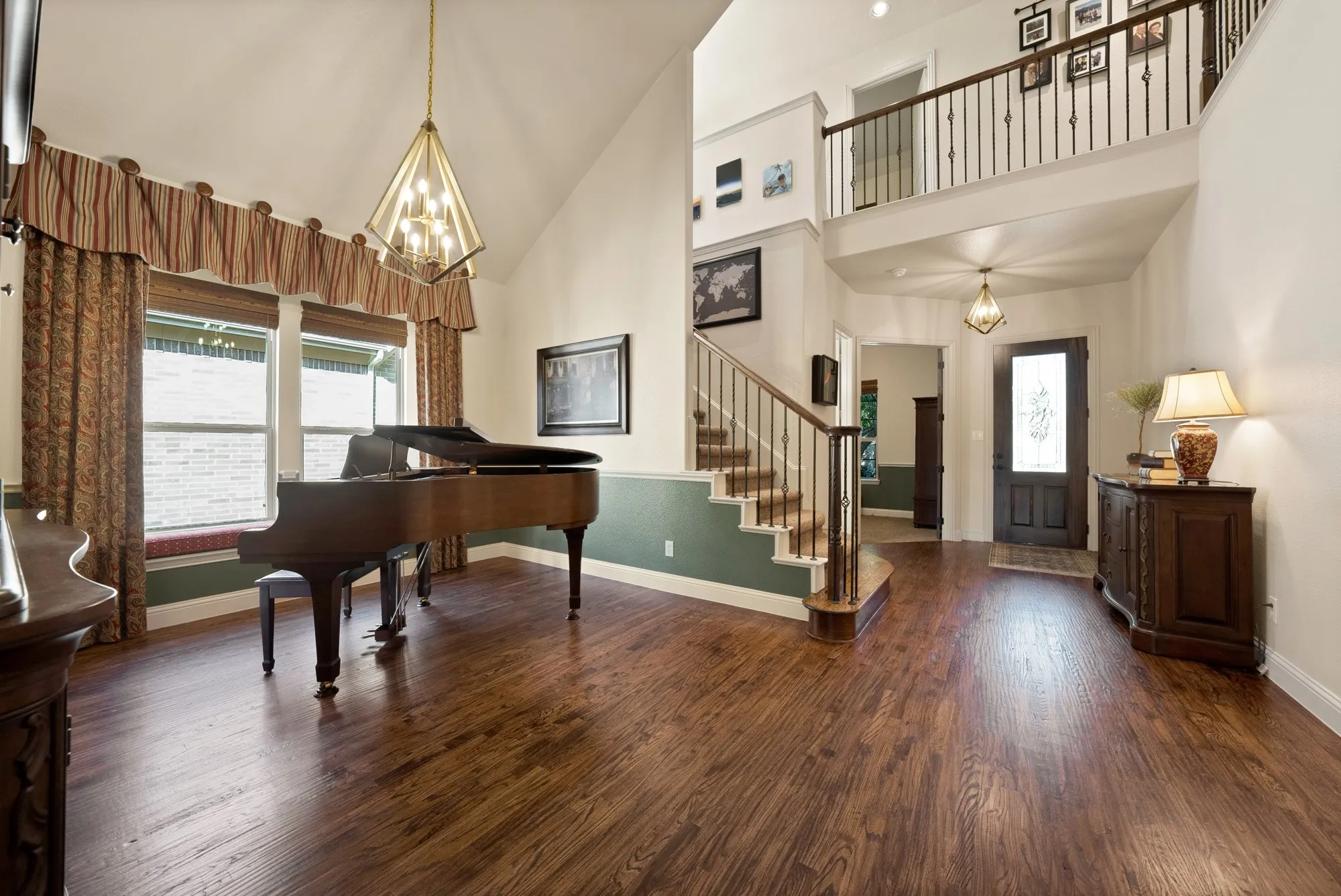Single Family Residence For Sale in Tarrant County , 1406 St Tropez Lane, Arlington, Texas 76013, 4 Bedroom, 4 Bathroom, 2 Garage spaces, 3,409 Sqft, built in 2012, mls#21387369, Real Estate Agent in Arlington, Homes For Sale in Tarrant county, Homes For Sale in Arlington, Realtor in Arlington Texas, Real Estate Brokerage Independent Realty Texas, Luminita Cordes Realtor