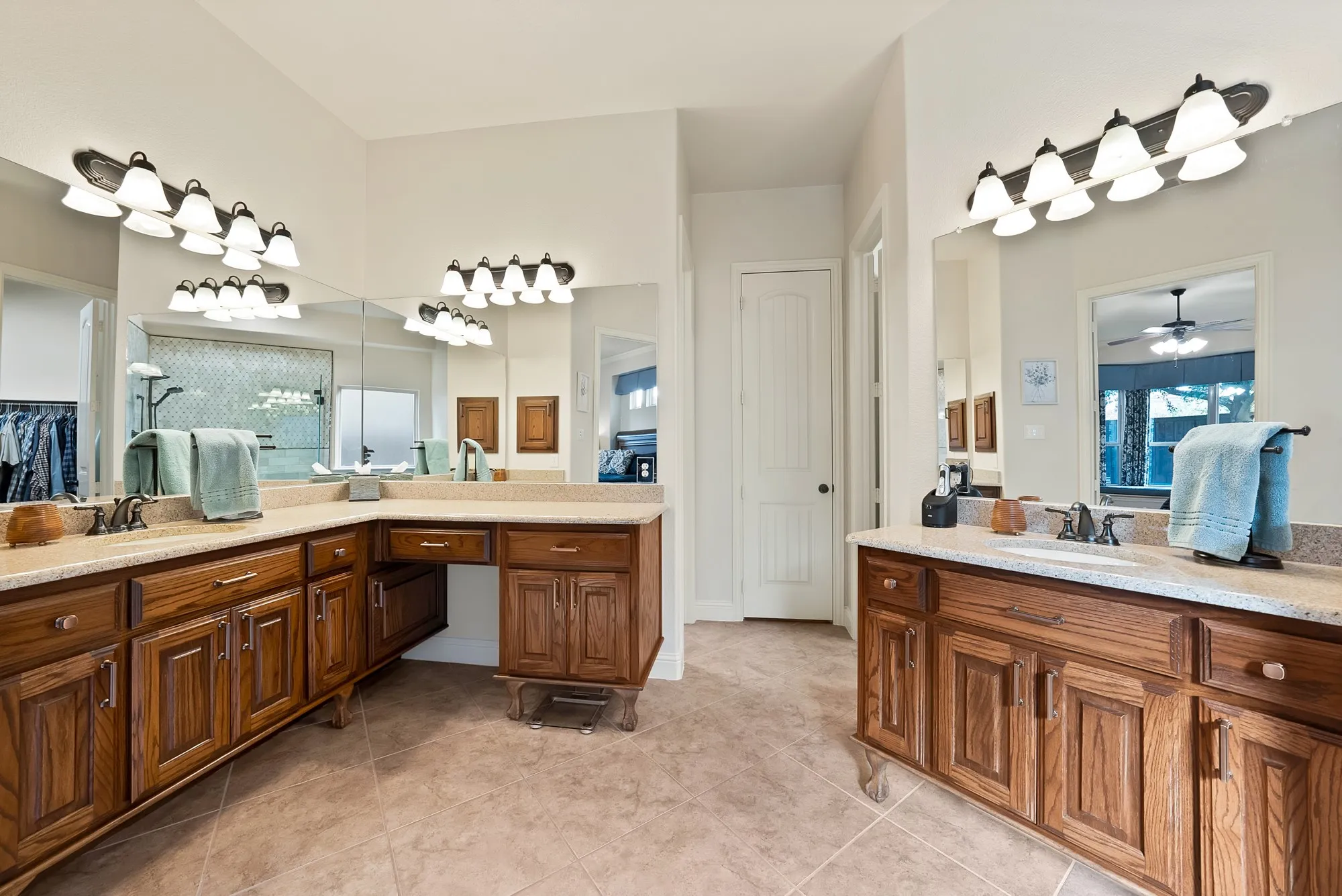 Single Family Residence For Sale in Tarrant County , 1406 St Tropez Lane, Arlington, Texas 76013, 4 Bedroom, 4 Bathroom, 2 Garage spaces, 3,409 Sqft, built in 2012, mls#21387369, Real Estate Agent in Arlington, Homes For Sale in Tarrant county, Homes For Sale in Arlington, Realtor in Arlington Texas, Real Estate Brokerage Independent Realty Texas, Luminita Cordes Realtor