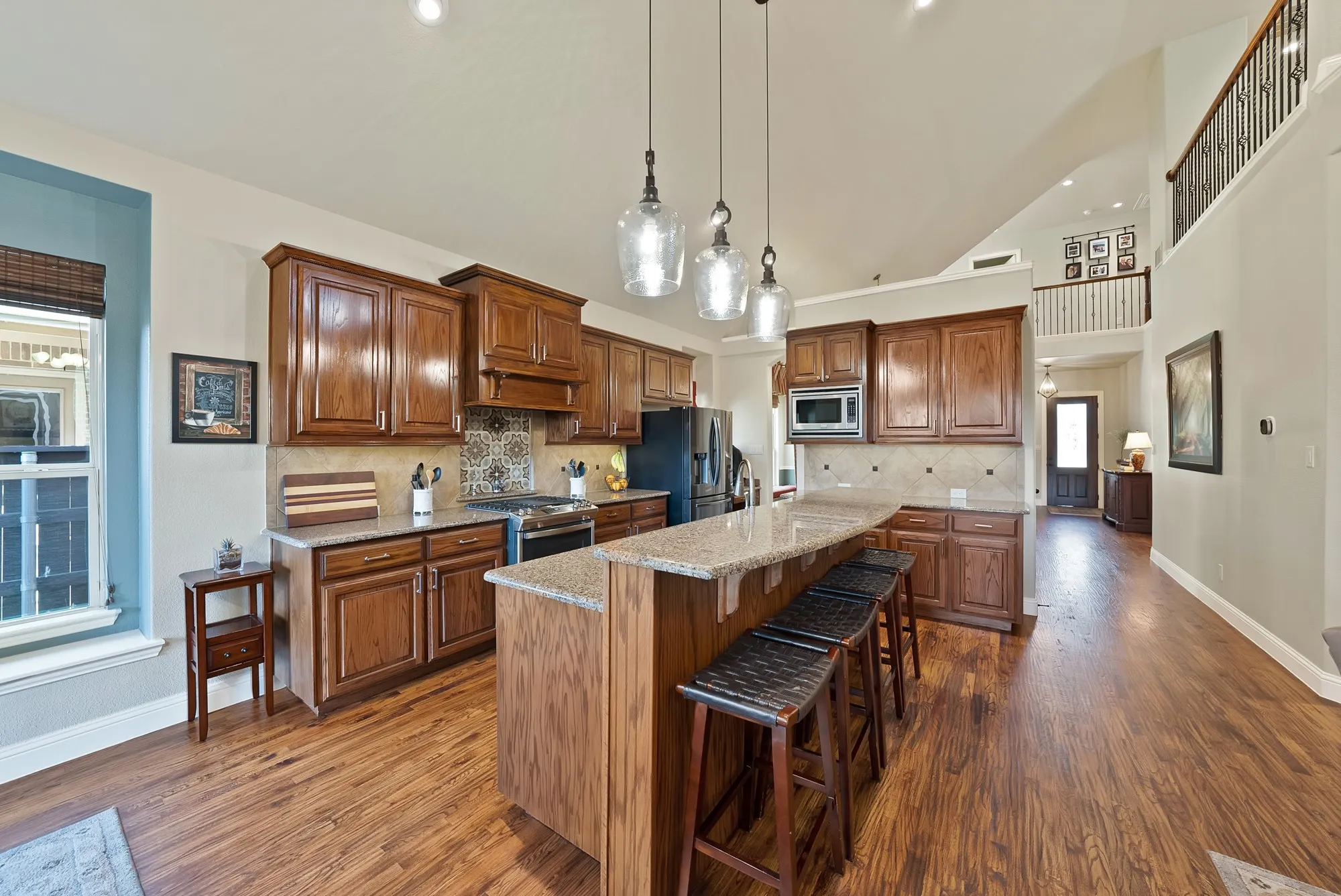 Single Family Residence For Sale in Tarrant County , 1406 St Tropez Lane, Arlington, Texas 76013, 4 Bedroom, 4 Bathroom, 2 Garage spaces, 3,409 Sqft, built in 2012, mls#21387369, Real Estate Agent in Arlington, Homes For Sale in Tarrant county, Homes For Sale in Arlington, Realtor in Arlington Texas, Real Estate Brokerage Independent Realty Texas, Luminita Cordes Realtor