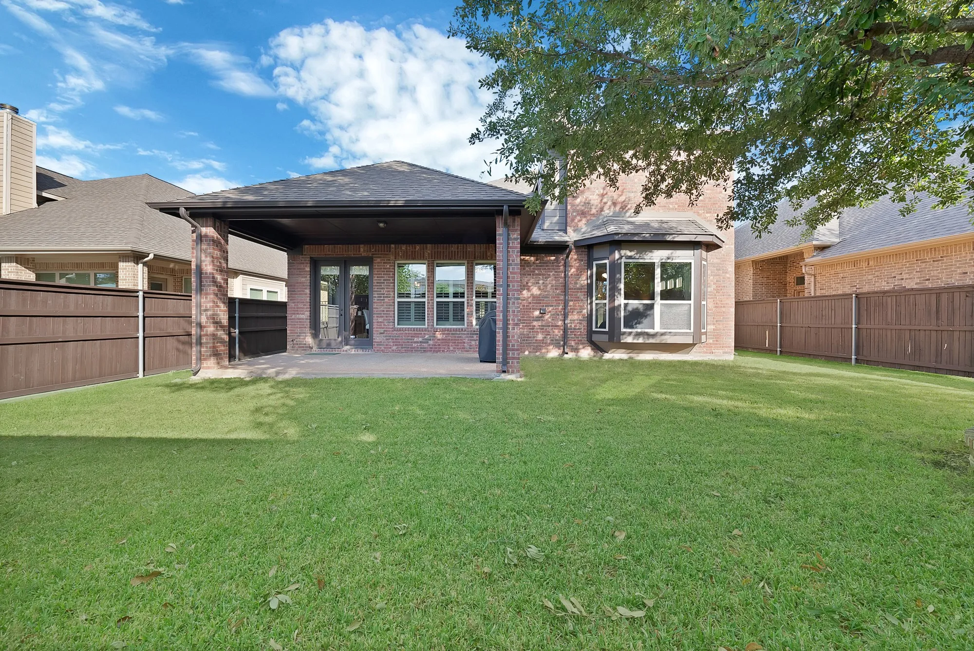 Single Family Residence For Sale in Tarrant County , 1406 St Tropez Lane, Arlington, Texas 76013, 4 Bedroom, 4 Bathroom, 2 Garage spaces, 3,409 Sqft, built in 2012, mls#21387369, Real Estate Agent in Arlington, Homes For Sale in Tarrant county, Homes For Sale in Arlington, Realtor in Arlington Texas, Real Estate Brokerage Independent Realty Texas, Luminita Cordes Realtor