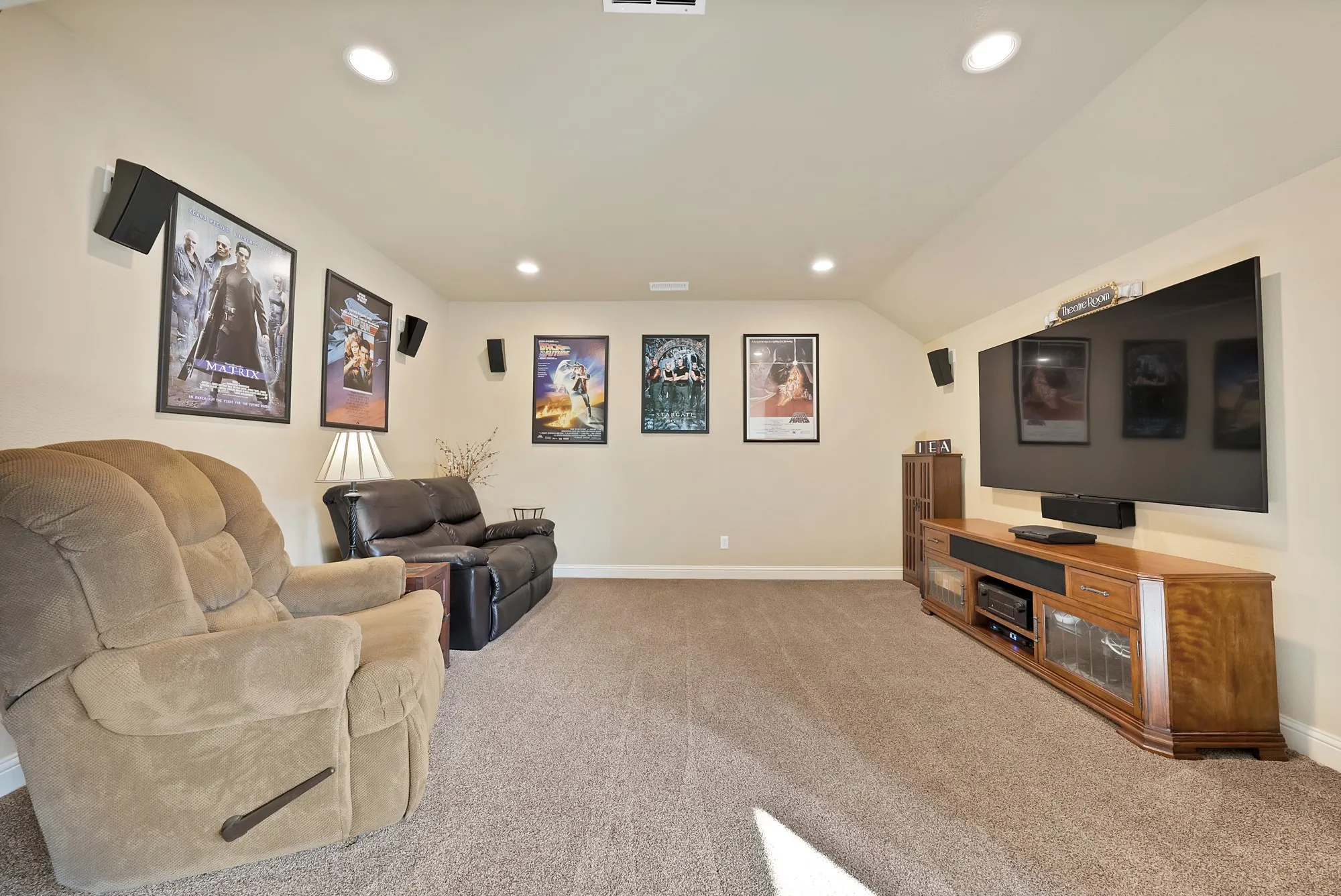 Single Family Residence For Sale in Tarrant County , 1406 St Tropez Lane, Arlington, Texas 76013, 4 Bedroom, 4 Bathroom, 2 Garage spaces, 3,409 Sqft, built in 2012, mls#21387369, Real Estate Agent in Arlington, Homes For Sale in Tarrant county, Homes For Sale in Arlington, Realtor in Arlington Texas, Real Estate Brokerage Independent Realty Texas, Luminita Cordes Realtor