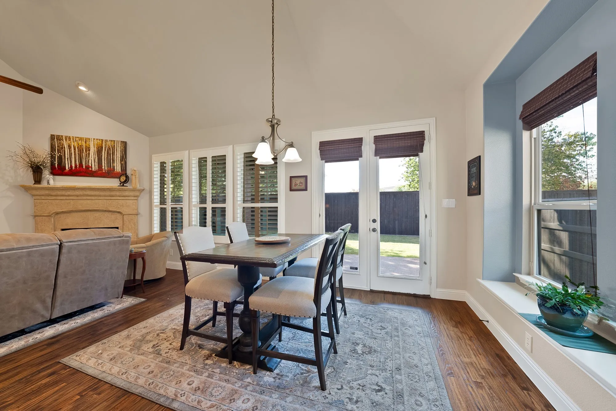 Single Family Residence For Sale in Tarrant County , 1406 St Tropez Lane, Arlington, Texas 76013, 4 Bedroom, 4 Bathroom, 2 Garage spaces, 3,409 Sqft, built in 2012, mls#21387369, Real Estate Agent in Arlington, Homes For Sale in Tarrant county, Homes For Sale in Arlington, Realtor in Arlington Texas, Real Estate Brokerage Independent Realty Texas, Luminita Cordes Realtor