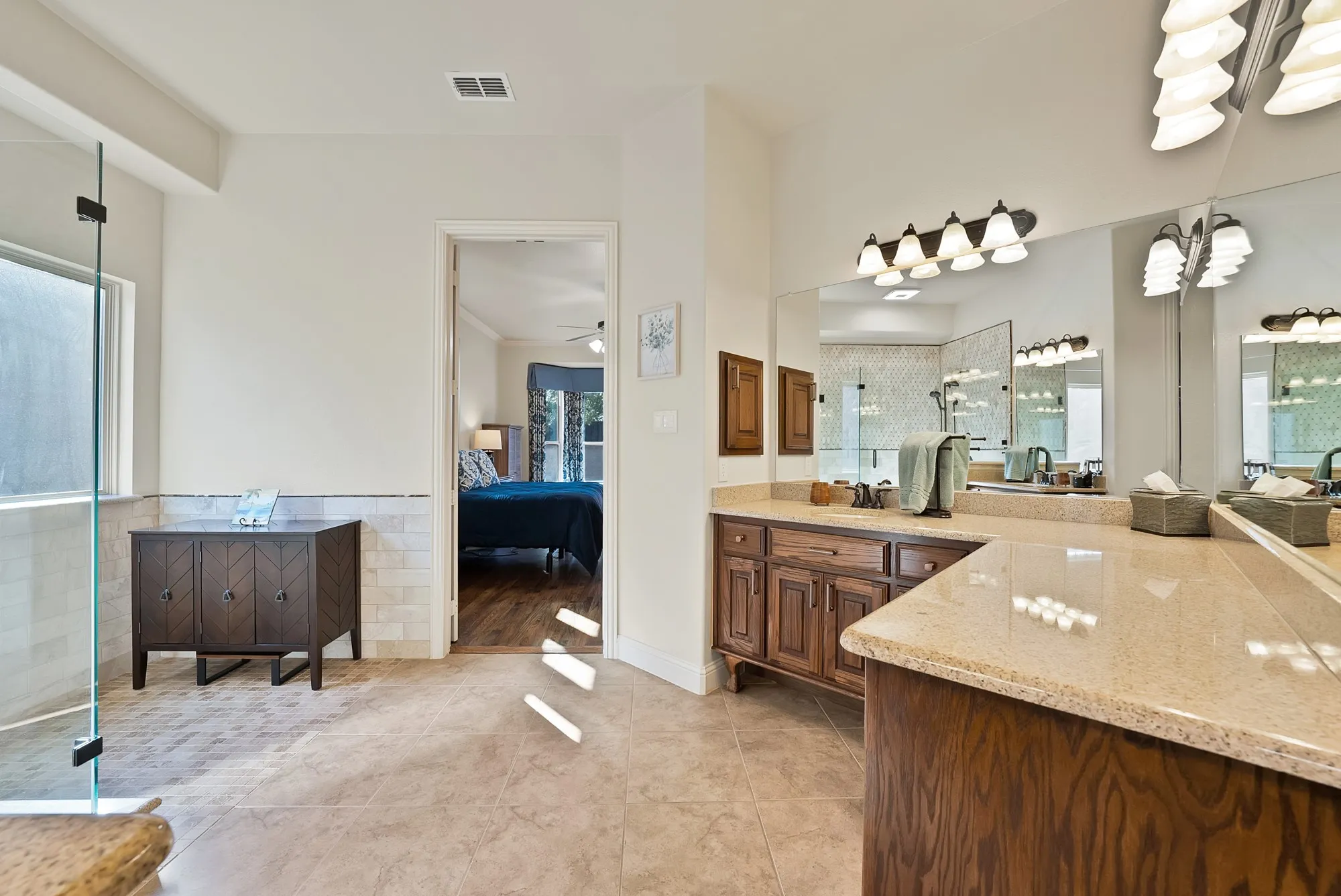 Single Family Residence For Sale in Tarrant County , 1406 St Tropez Lane, Arlington, Texas 76013, 4 Bedroom, 4 Bathroom, 2 Garage spaces, 3,409 Sqft, built in 2012, mls#21387369, Real Estate Agent in Arlington, Homes For Sale in Tarrant county, Homes For Sale in Arlington, Realtor in Arlington Texas, Real Estate Brokerage Independent Realty Texas, Luminita Cordes Realtor
