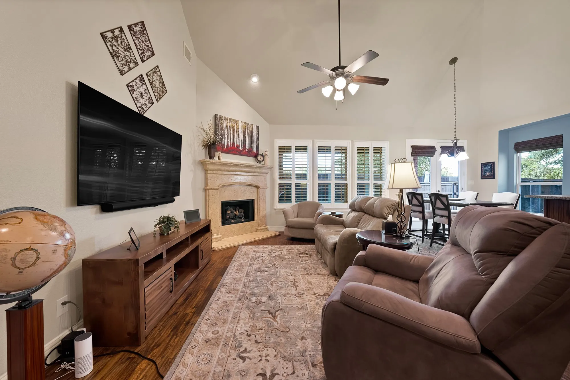 Single Family Residence For Sale in Tarrant County , 1406 St Tropez Lane, Arlington, Texas 76013, 4 Bedroom, 4 Bathroom, 2 Garage spaces, 3,409 Sqft, built in 2012, mls#21387369, Real Estate Agent in Arlington, Homes For Sale in Tarrant county, Homes For Sale in Arlington, Realtor in Arlington Texas, Real Estate Brokerage Independent Realty Texas, Luminita Cordes Realtor