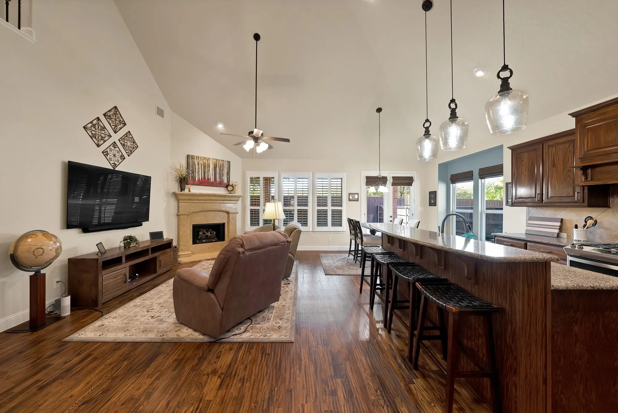 Single Family Residence For Sale in Tarrant County , 1406 St Tropez Lane, Arlington, Texas 76013, 4 Bedroom, 4 Bathroom, 2 Garage spaces, 3,409 Sqft, built in 2012, mls#21387369, Real Estate Agent in Arlington, Homes For Sale in Tarrant county, Homes For Sale in Arlington, Realtor in Arlington Texas, Real Estate Brokerage Independent Realty Texas, Luminita Cordes Realtor
