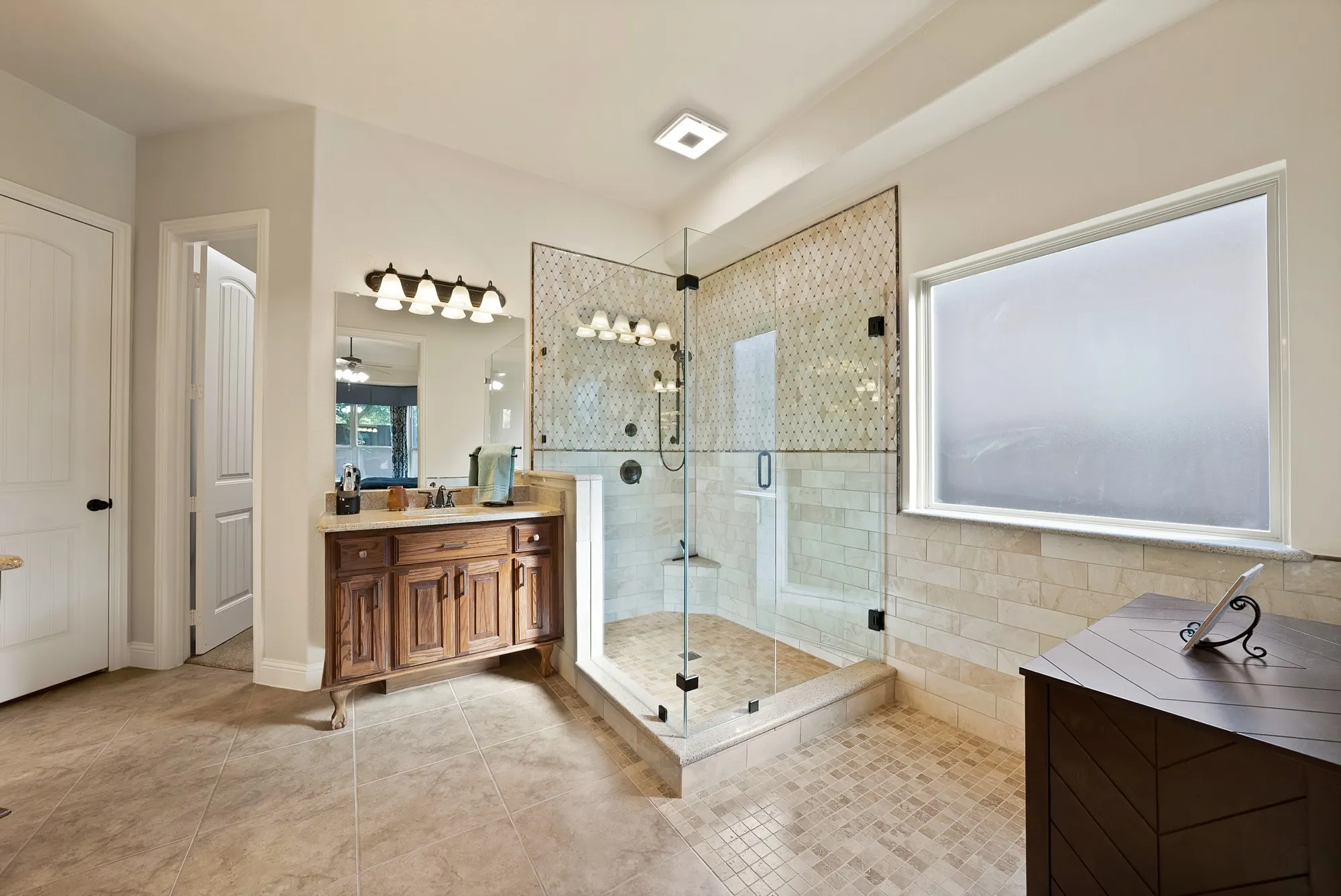 Single Family Residence For Sale in Tarrant County , 1406 St Tropez Lane, Arlington, Texas 76013, 4 Bedroom, 4 Bathroom, 2 Garage spaces, 3,409 Sqft, built in 2012, mls#21387369, Real Estate Agent in Arlington, Homes For Sale in Tarrant county, Homes For Sale in Arlington, Realtor in Arlington Texas, Real Estate Brokerage Independent Realty Texas, Luminita Cordes Realtor