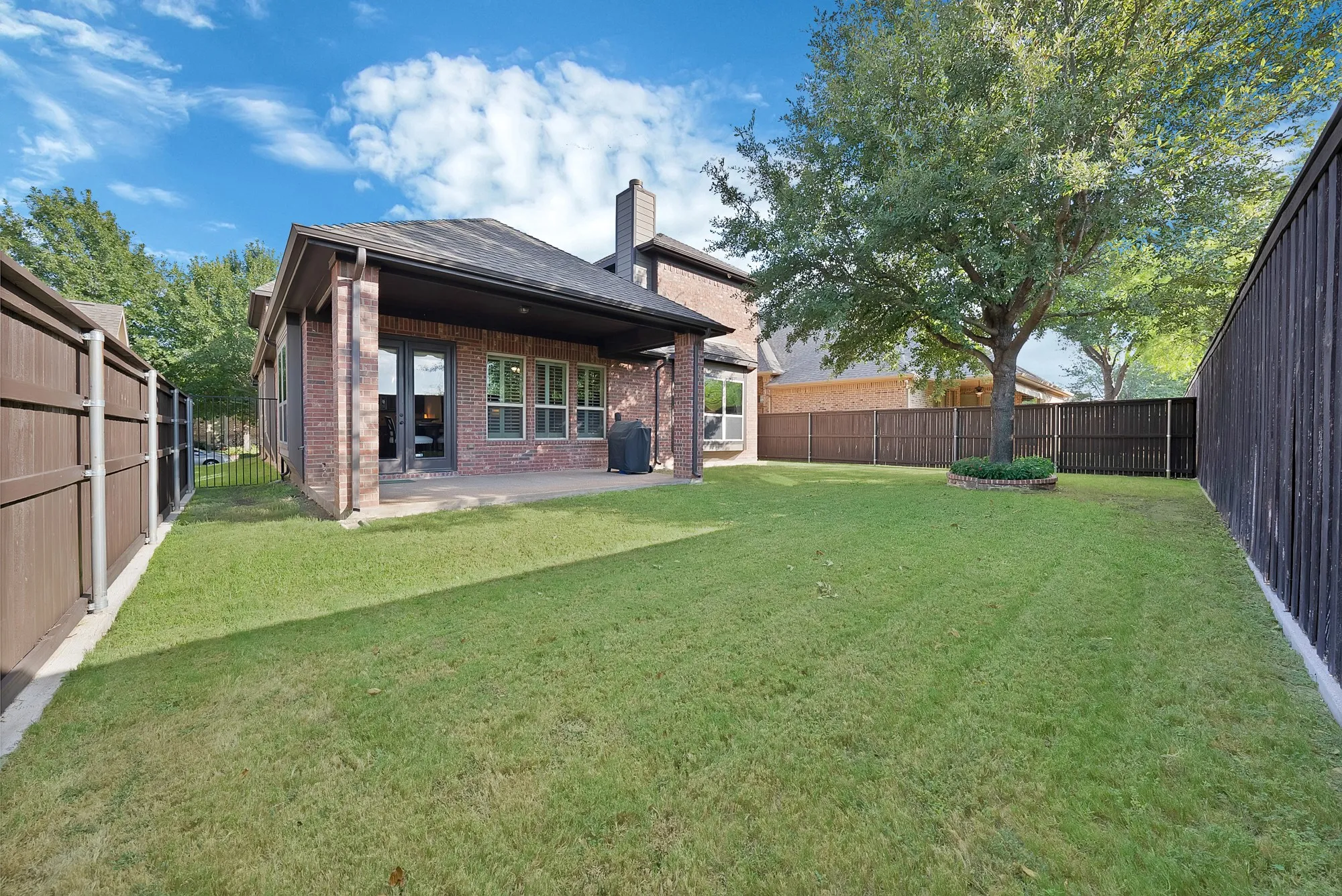 Single Family Residence For Sale in Tarrant County , 1406 St Tropez Lane, Arlington, Texas 76013, 4 Bedroom, 4 Bathroom, 2 Garage spaces, 3,409 Sqft, built in 2012, mls#21387369, Real Estate Agent in Arlington, Homes For Sale in Tarrant county, Homes For Sale in Arlington, Realtor in Arlington Texas, Real Estate Brokerage Independent Realty Texas, Luminita Cordes Realtor