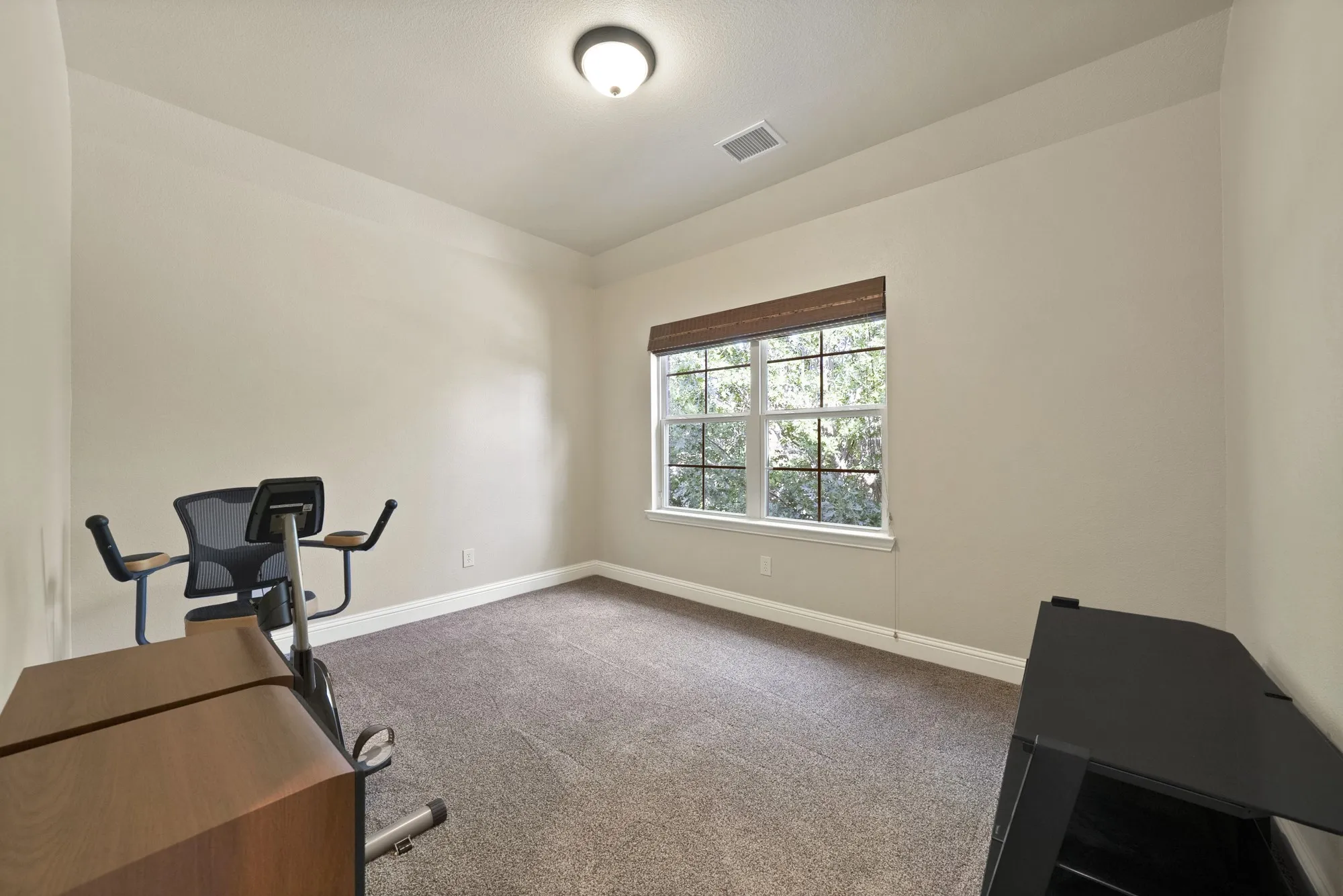 Single Family Residence For Sale in Tarrant County , 1406 St Tropez Lane, Arlington, Texas 76013, 4 Bedroom, 4 Bathroom, 2 Garage spaces, 3,409 Sqft, built in 2012, mls#21387369, Real Estate Agent in Arlington, Homes For Sale in Tarrant county, Homes For Sale in Arlington, Realtor in Arlington Texas, Real Estate Brokerage Independent Realty Texas, Luminita Cordes Realtor