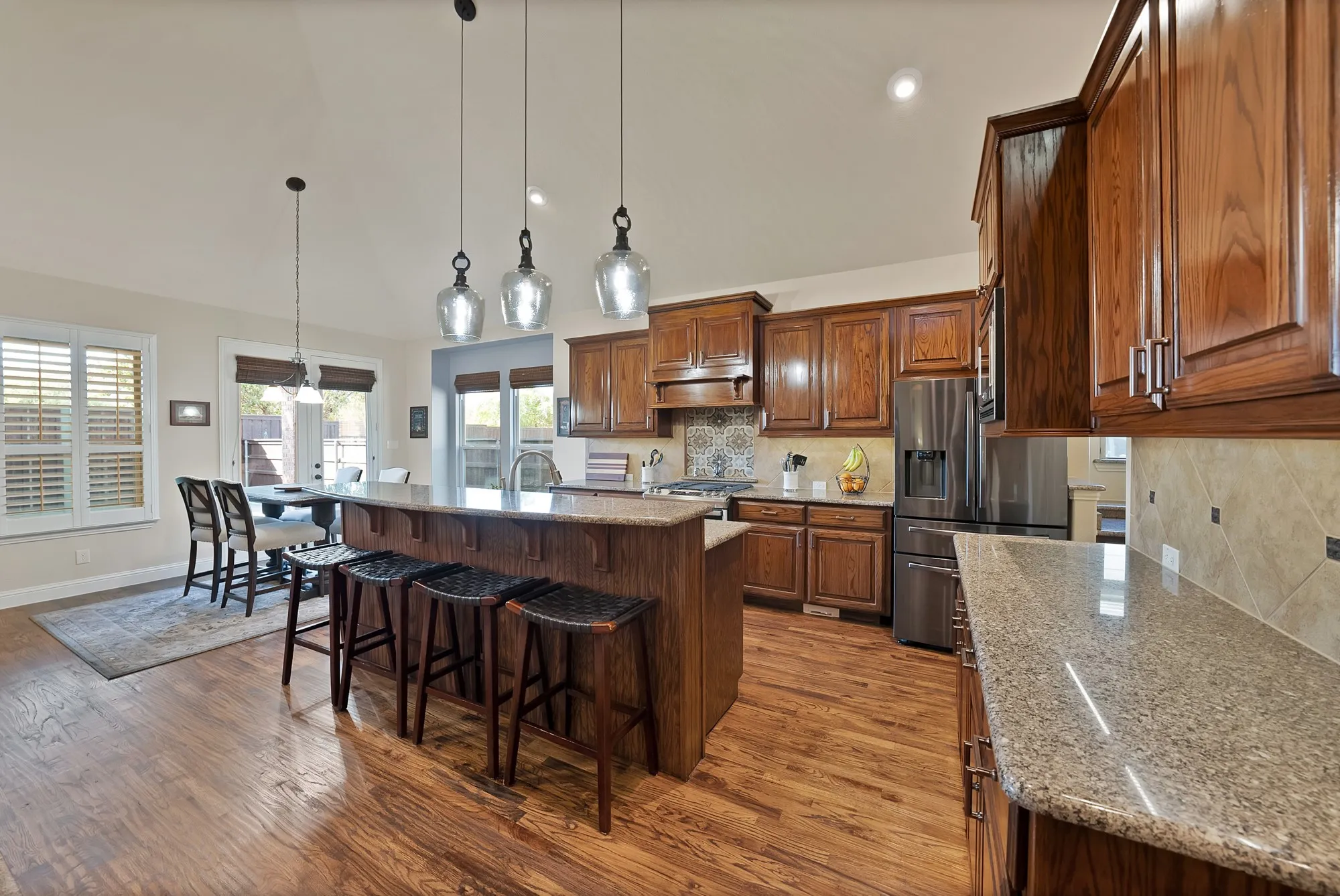 Single Family Residence For Sale in Tarrant County , 1406 St Tropez Lane, Arlington, Texas 76013, 4 Bedroom, 4 Bathroom, 2 Garage spaces, 3,409 Sqft, built in 2012, mls#21387369, Real Estate Agent in Arlington, Homes For Sale in Tarrant county, Homes For Sale in Arlington, Realtor in Arlington Texas, Real Estate Brokerage Independent Realty Texas, Luminita Cordes Realtor