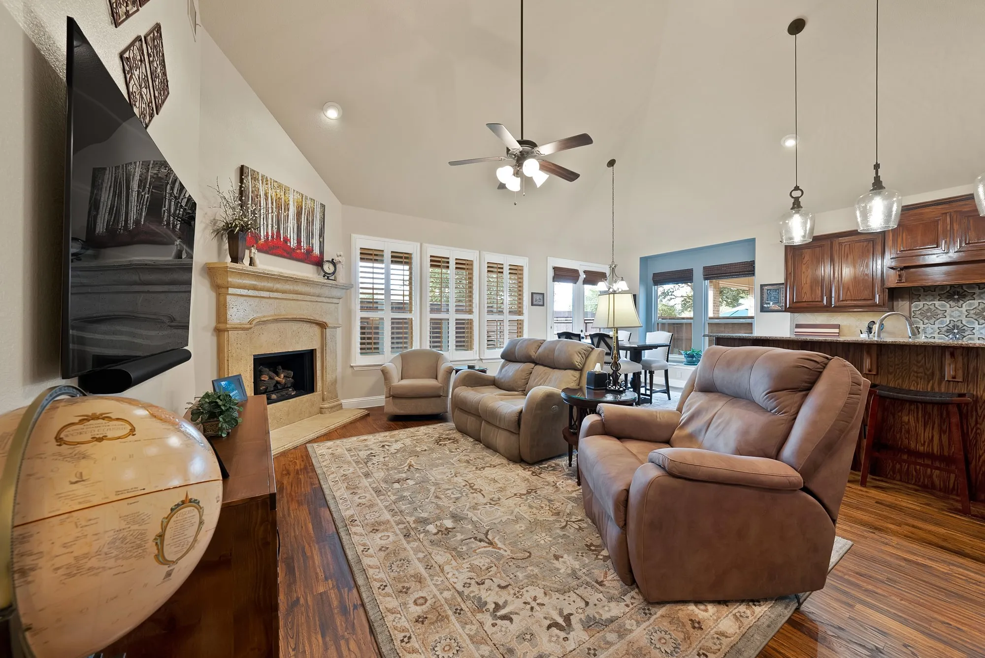 Single Family Residence For Sale in Tarrant County , 1406 St Tropez Lane, Arlington, Texas 76013, 4 Bedroom, 4 Bathroom, 2 Garage spaces, 3,409 Sqft, built in 2012, mls#21387369, Real Estate Agent in Arlington, Homes For Sale in Tarrant county, Homes For Sale in Arlington, Realtor in Arlington Texas, Real Estate Brokerage Independent Realty Texas, Luminita Cordes Realtor