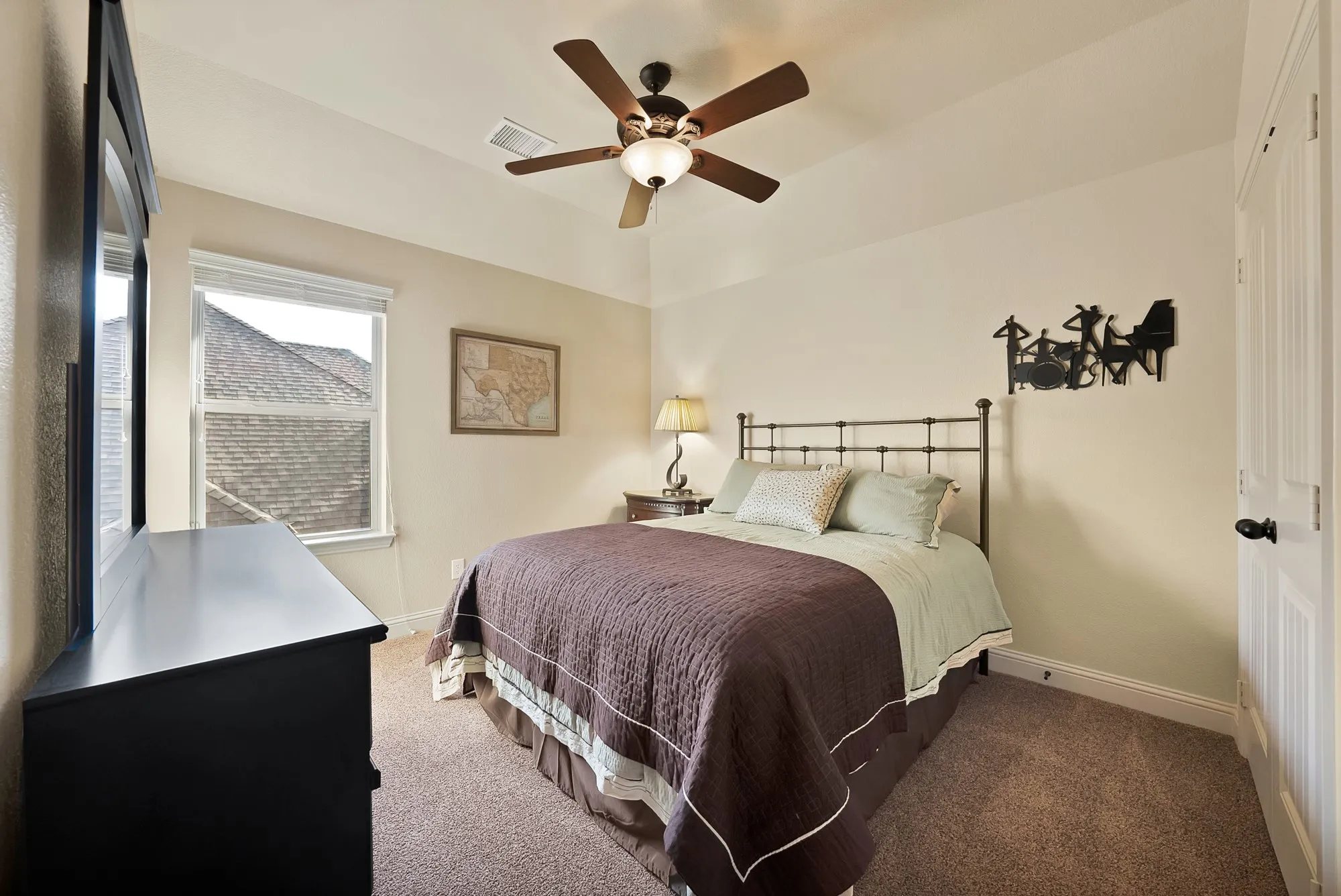Single Family Residence For Sale in Tarrant County , 1406 St Tropez Lane, Arlington, Texas 76013, 4 Bedroom, 4 Bathroom, 2 Garage spaces, 3,409 Sqft, built in 2012, mls#21387369, Real Estate Agent in Arlington, Homes For Sale in Tarrant county, Homes For Sale in Arlington, Realtor in Arlington Texas, Real Estate Brokerage Independent Realty Texas, Luminita Cordes Realtor