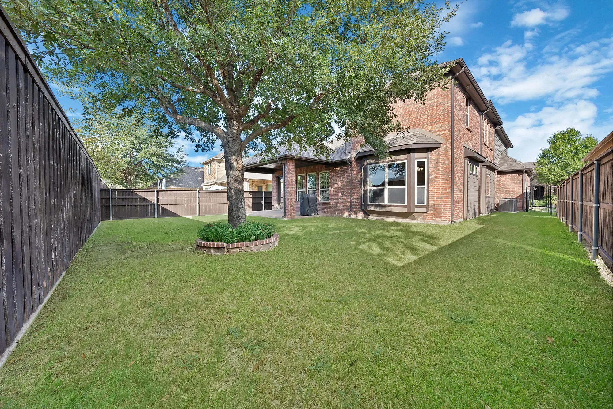Single Family Residence For Sale in Tarrant County , 1406 St Tropez Lane, Arlington, Texas 76013, 4 Bedroom, 4 Bathroom, 2 Garage spaces, 3,409 Sqft, built in 2012, mls#21387369, Real Estate Agent in Arlington, Homes For Sale in Tarrant county, Homes For Sale in Arlington, Realtor in Arlington Texas, Real Estate Brokerage Independent Realty Texas, Luminita Cordes Realtor