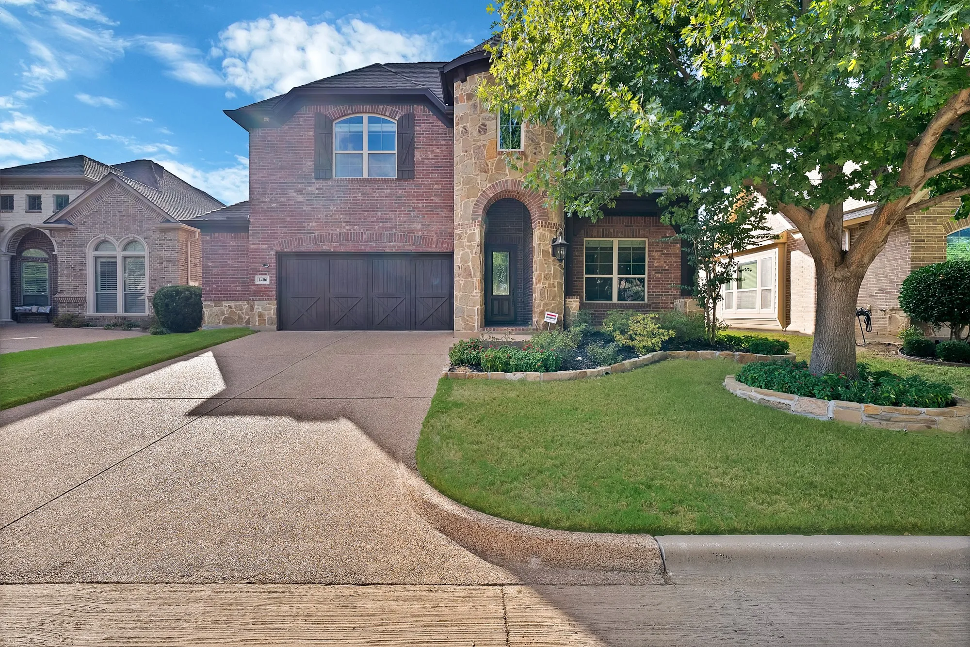 Single Family Residence For Sale in Tarrant County , 1406 St Tropez Lane, Arlington, Texas 76013, 4 Bedroom, 4 Bathroom, 2 Garage spaces, 3,409 Sqft, built in 2012, mls#21387369, Real Estate Agent in Arlington, Homes For Sale in Tarrant county, Homes For Sale in Arlington, Realtor in Arlington Texas, Real Estate Brokerage Independent Realty Texas, Luminita Cordes Realtor