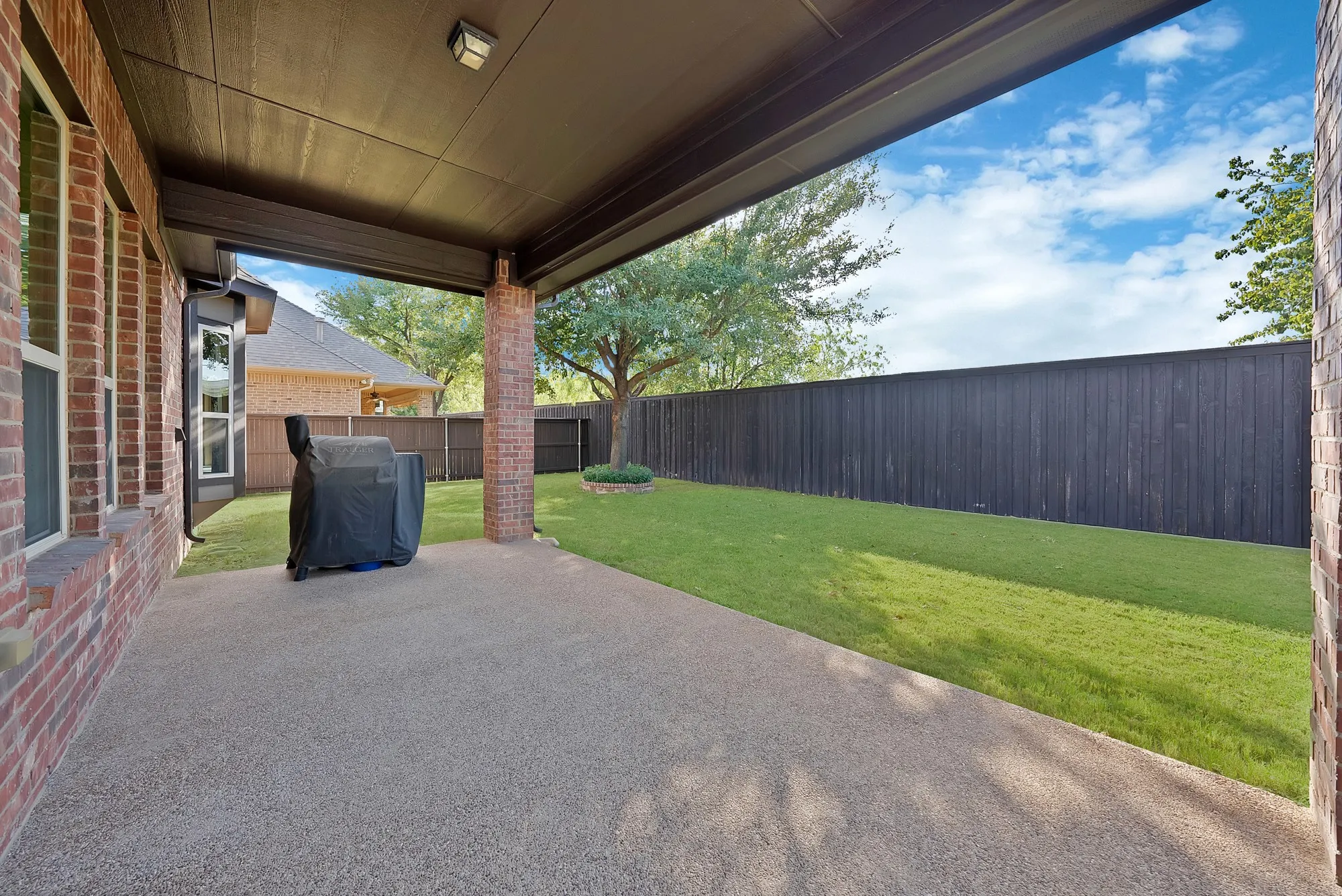 Single Family Residence For Sale in Tarrant County , 1406 St Tropez Lane, Arlington, Texas 76013, 4 Bedroom, 4 Bathroom, 2 Garage spaces, 3,409 Sqft, built in 2012, mls#21387369, Real Estate Agent in Arlington, Homes For Sale in Tarrant county, Homes For Sale in Arlington, Realtor in Arlington Texas, Real Estate Brokerage Independent Realty Texas, Luminita Cordes Realtor