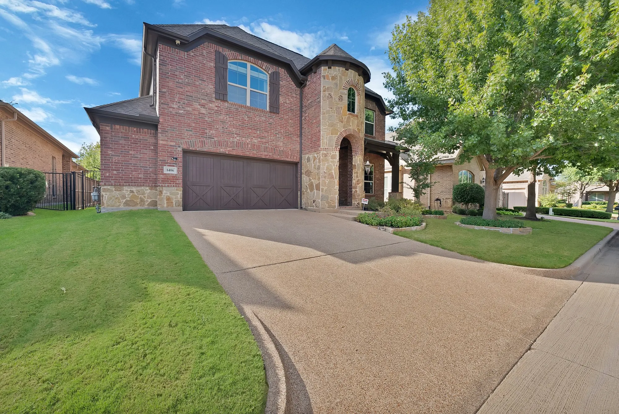 Single Family Residence For Sale in Tarrant County , 1406 St Tropez Lane, Arlington, Texas 76013, 4 Bedroom, 4 Bathroom, 2 Garage spaces, 3,409 Sqft, built in 2012, mls#21387369, Real Estate Agent in Arlington, Homes For Sale in Tarrant county, Homes For Sale in Arlington, Realtor in Arlington Texas, Real Estate Brokerage Independent Realty Texas, Luminita Cordes Realtor