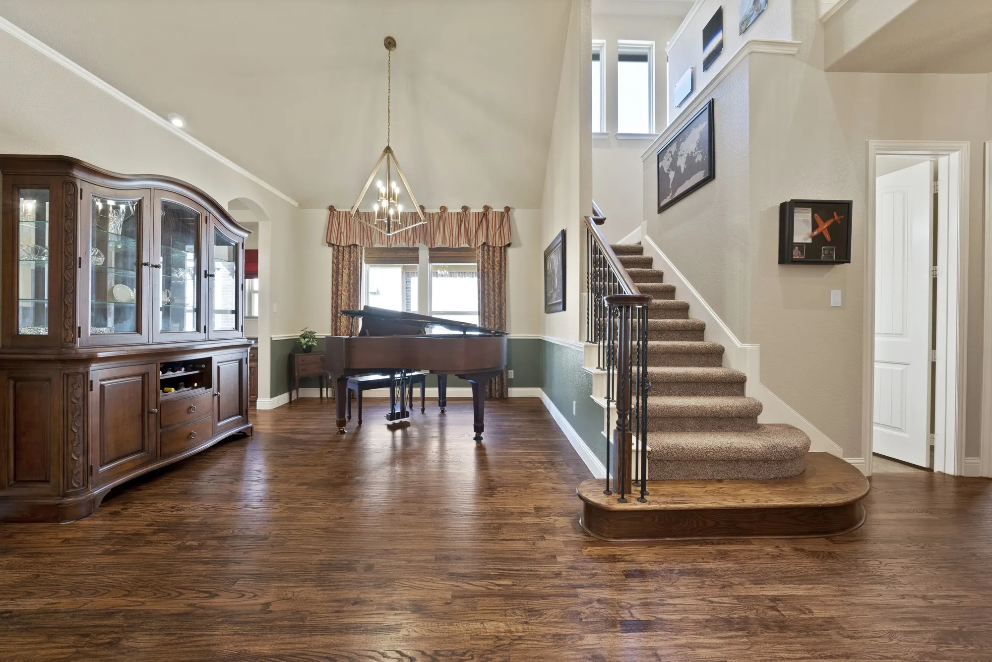 Single Family Residence For Sale in Tarrant County , 1406 St Tropez Lane, Arlington, Texas 76013, 4 Bedroom, 4 Bathroom, 2 Garage spaces, 3,409 Sqft, built in 2012, mls#21387369, Real Estate Agent in Arlington, Homes For Sale in Tarrant county, Homes For Sale in Arlington, Realtor in Arlington Texas, Real Estate Brokerage Independent Realty Texas, Luminita Cordes Realtor