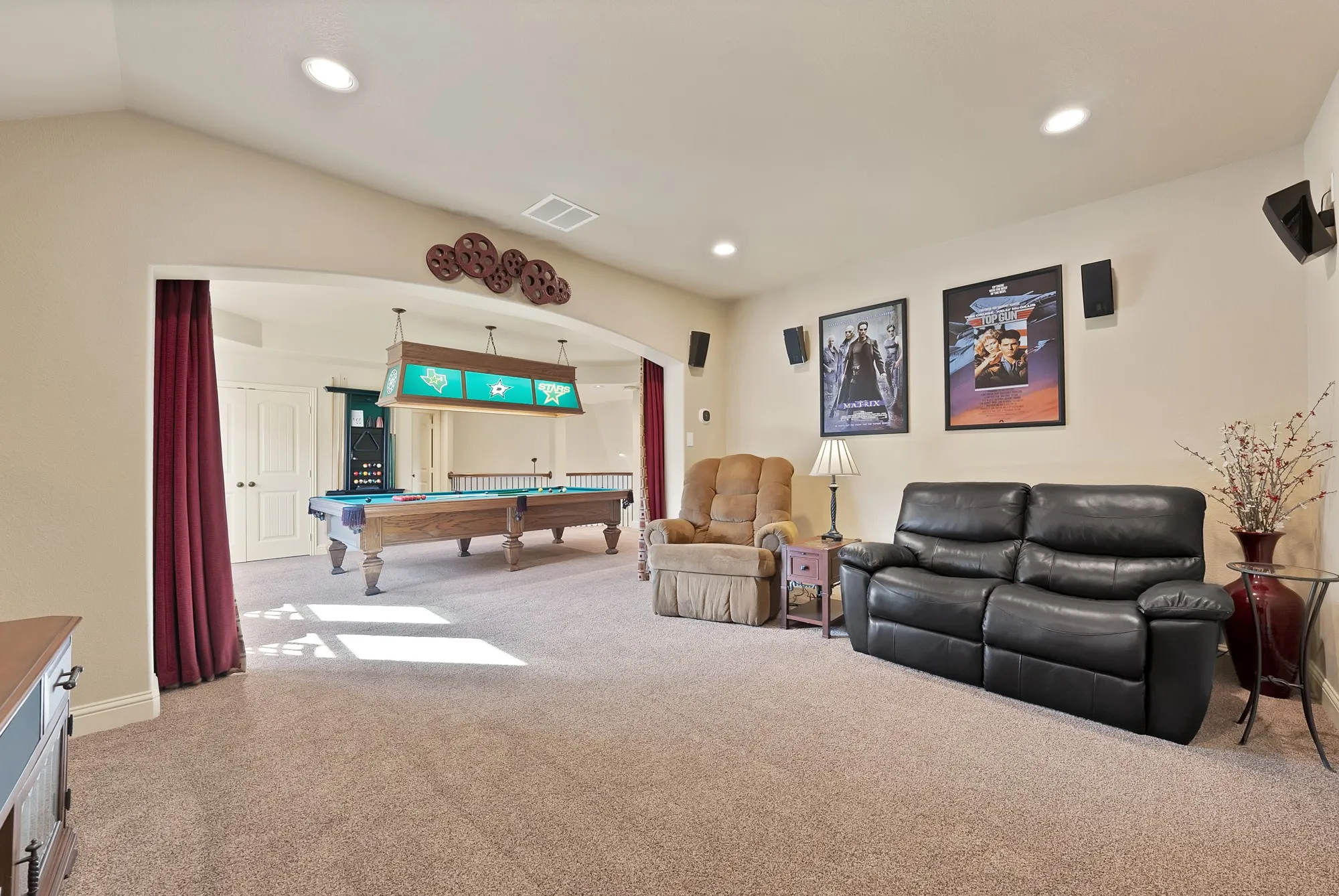 Single Family Residence For Sale in Tarrant County , 1406 St Tropez Lane, Arlington, Texas 76013, 4 Bedroom, 4 Bathroom, 2 Garage spaces, 3,409 Sqft, built in 2012, mls#21387369, Real Estate Agent in Arlington, Homes For Sale in Tarrant county, Homes For Sale in Arlington, Realtor in Arlington Texas, Real Estate Brokerage Independent Realty Texas, Luminita Cordes Realtor