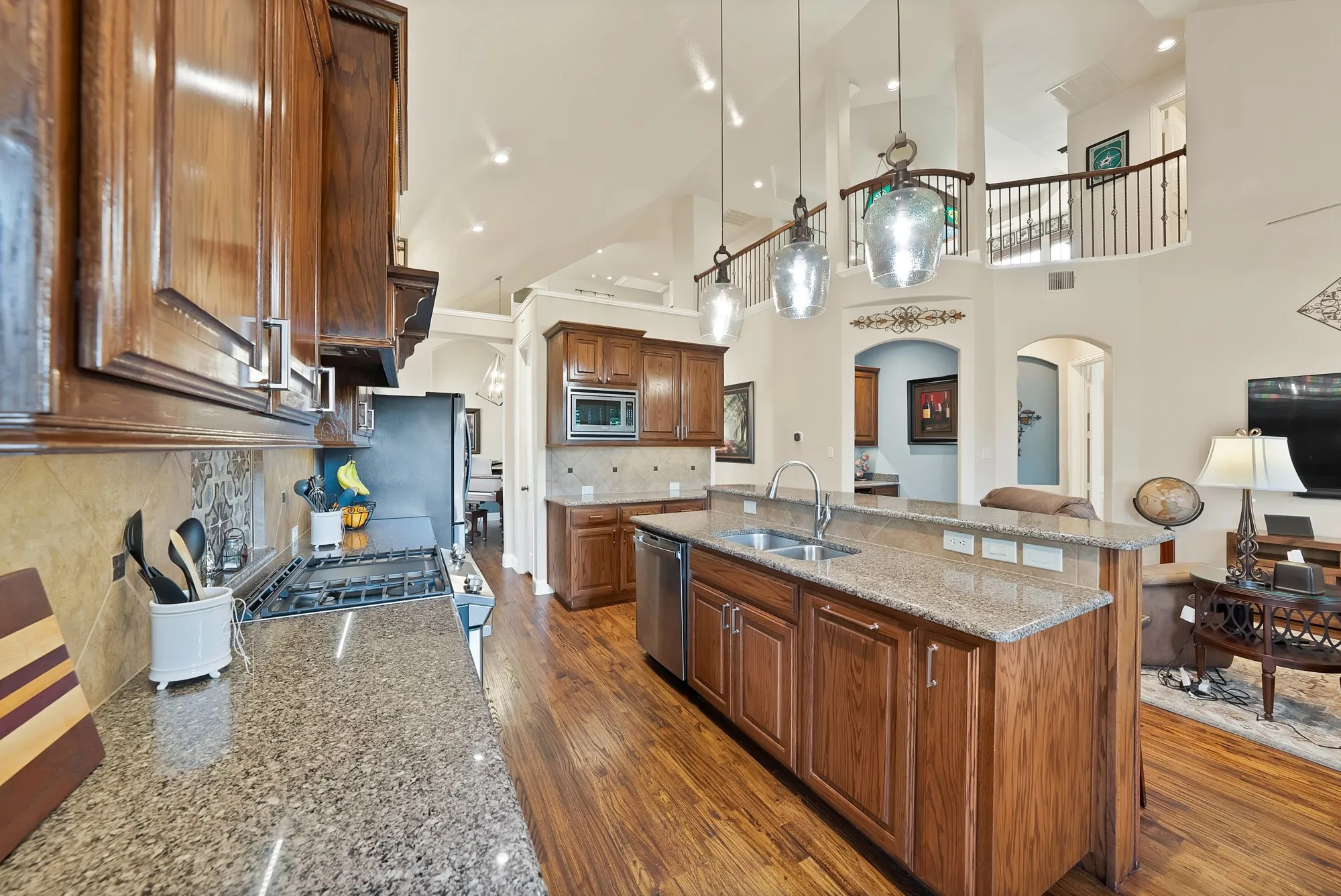 Single Family Residence For Sale in Tarrant County , 1406 St Tropez Lane, Arlington, Texas 76013, 4 Bedroom, 4 Bathroom, 2 Garage spaces, 3,409 Sqft, built in 2012, mls#21387369, Real Estate Agent in Arlington, Homes For Sale in Tarrant county, Homes For Sale in Arlington, Realtor in Arlington Texas, Real Estate Brokerage Independent Realty Texas, Luminita Cordes Realtor