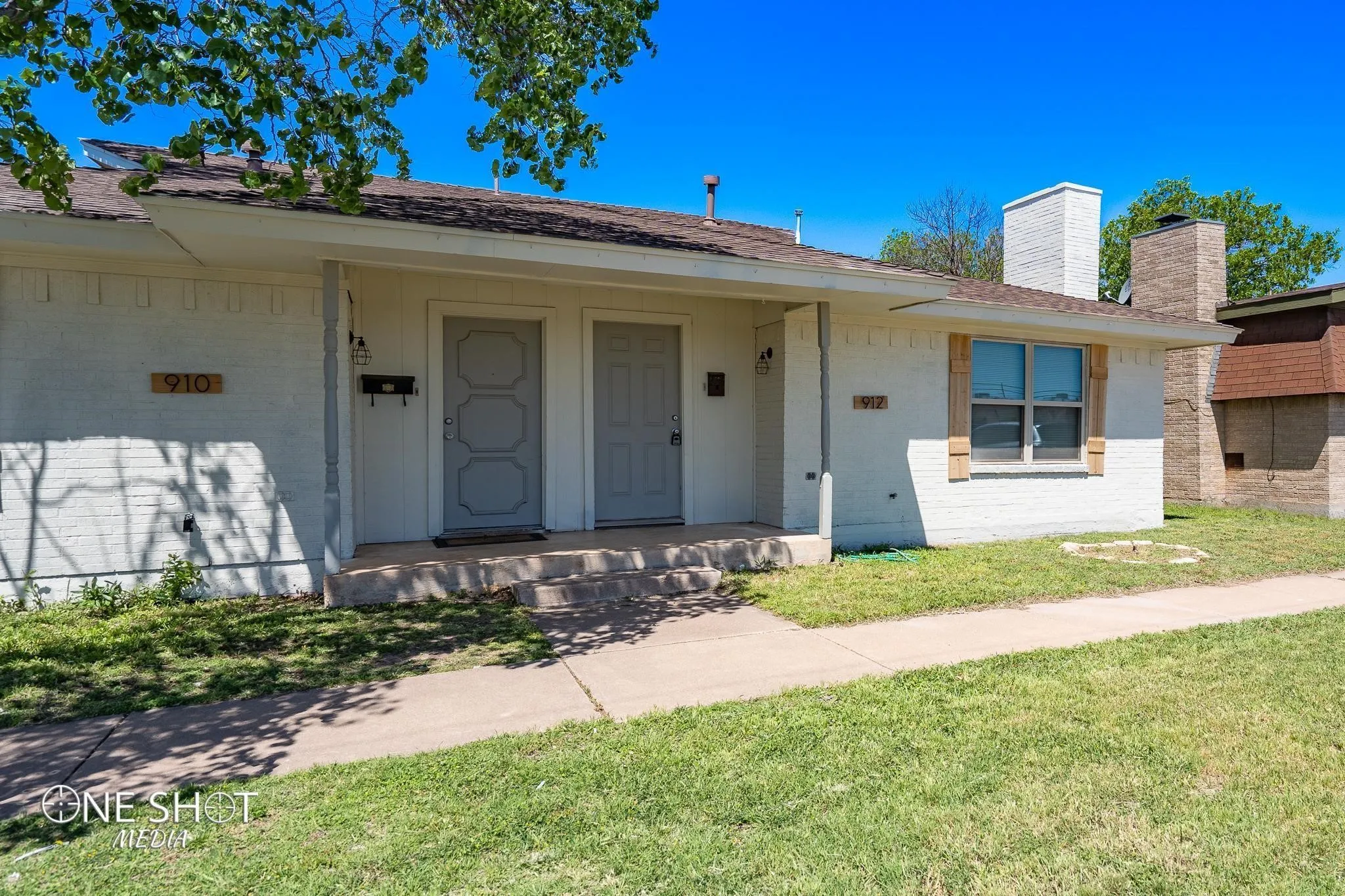 View of front of property featuring a front lawn