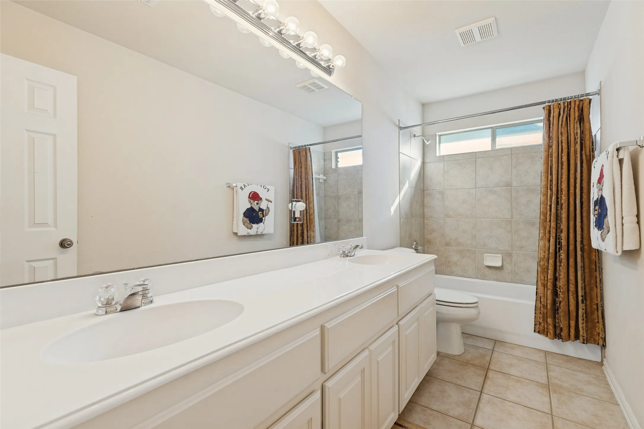 Single Family Residence For Sale in Collin County , 4517 Dartford Court, Mc Kinney, Texas 75070, 4 Bedroom, 3 Bathroom, 2 Garage spaces, 2,793 Sqft, built in 2004, mls#21387973, Real Estate Agent in Mc Kinney, Homes For Sale in Collin county, Homes For Sale in Mc Kinney, Realtor in Mc Kinney Texas, Real Estate Brokerage Independent Realty Texas, Luminita Cordes Realtor