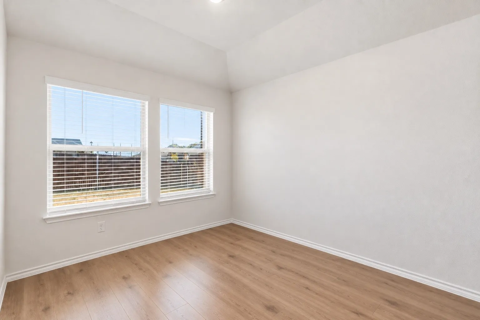 Single Family Residence For Sale in Grayson County , 2803 Jasmine Drive, Sherman, Texas 75092, 3 Bedroom, 2 Bathroom, 2 Garage spaces, 1,478 Sqft, built in 2023, mls#21374309, Real Estate Agent in Sherman, Homes For Sale in Grayson county, Homes For Sale in Sherman, Realtor in Sherman Texas, Real Estate Brokerage Independent Realty Texas, Luminita Cordes Realtor