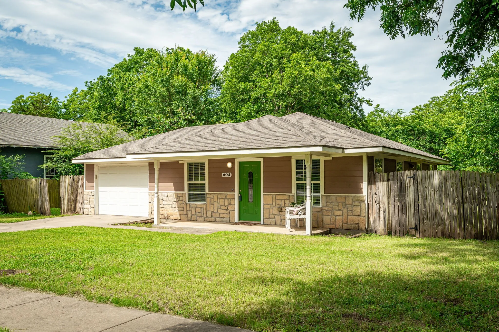 Single Family Residence For Rent in Grayson County , 604 S Maxey Street, Sherman, Texas 75090, 3 Bedroom, 2 Bathroom, 1 Garage spaces, 1,056 Sqft, built in 2007, mls#21387979, Real Estate Agent in Sherman, Homes For Rent in Grayson county, Homes For Rent in Sherman, Realtor in Sherman Texas, Real Estate Brokerage Independent Realty Texas, Luminita Cordes Realtor